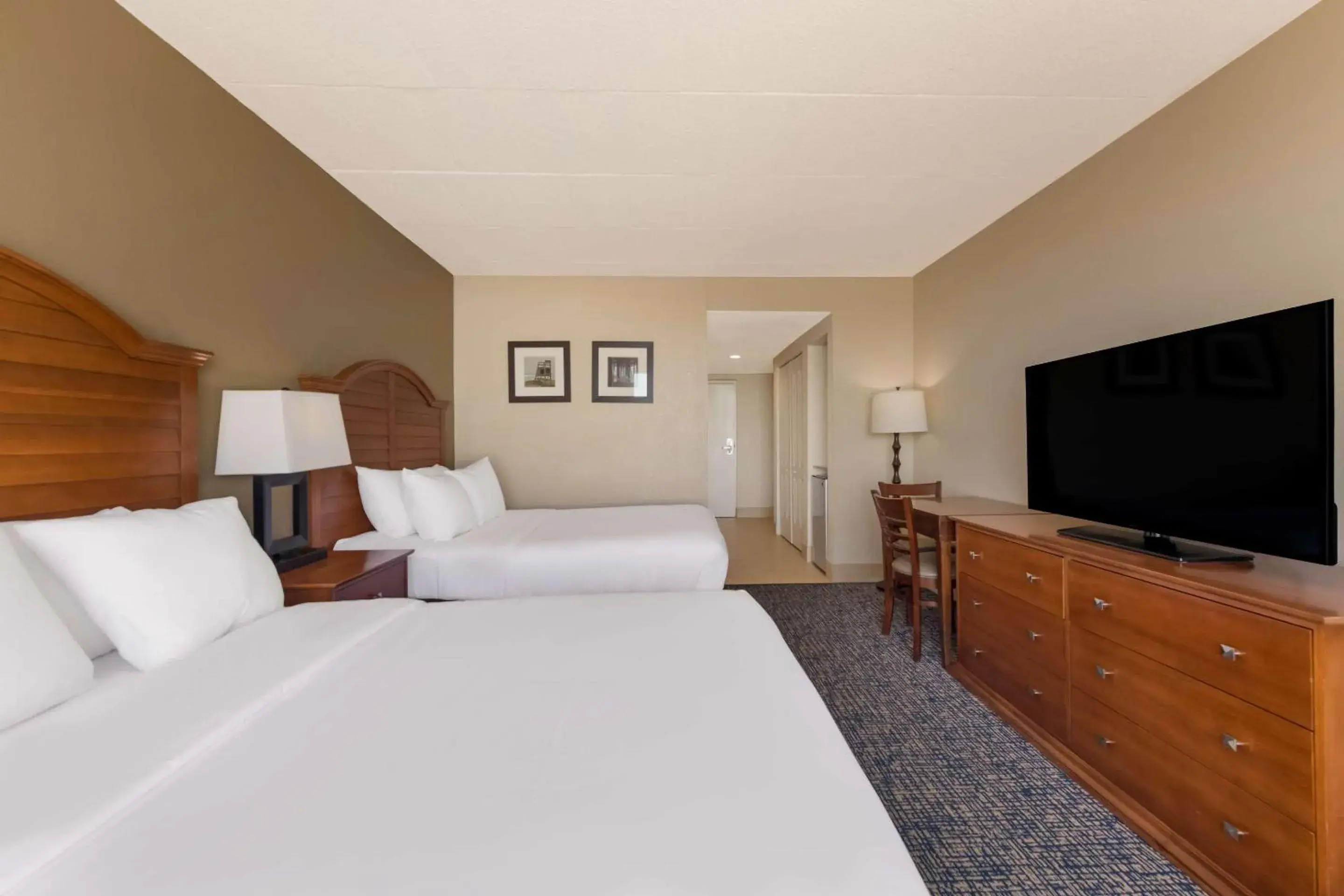 Bedroom, Bed in Comfort Inn South Oceanfront Bedroom, Bed in Comfort Inn South Oceanfront