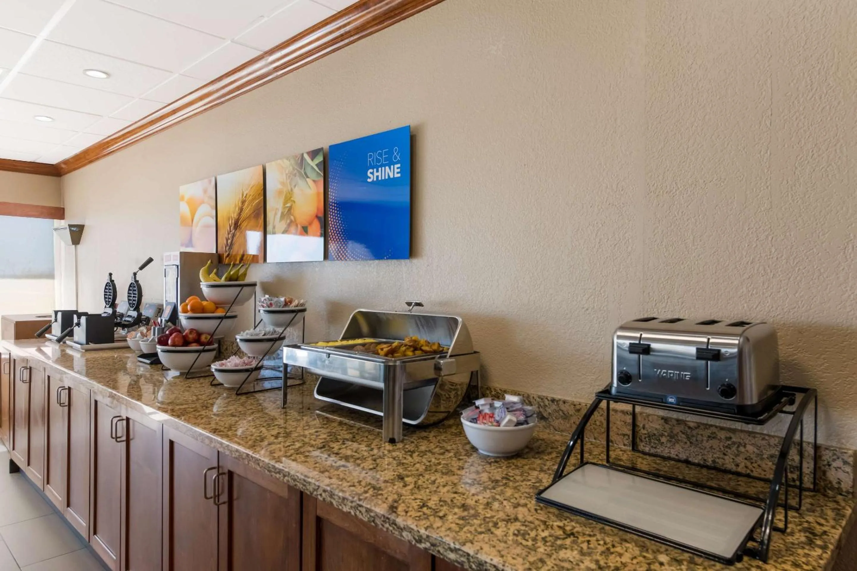 Breakfast in Comfort Inn South Oceanfront