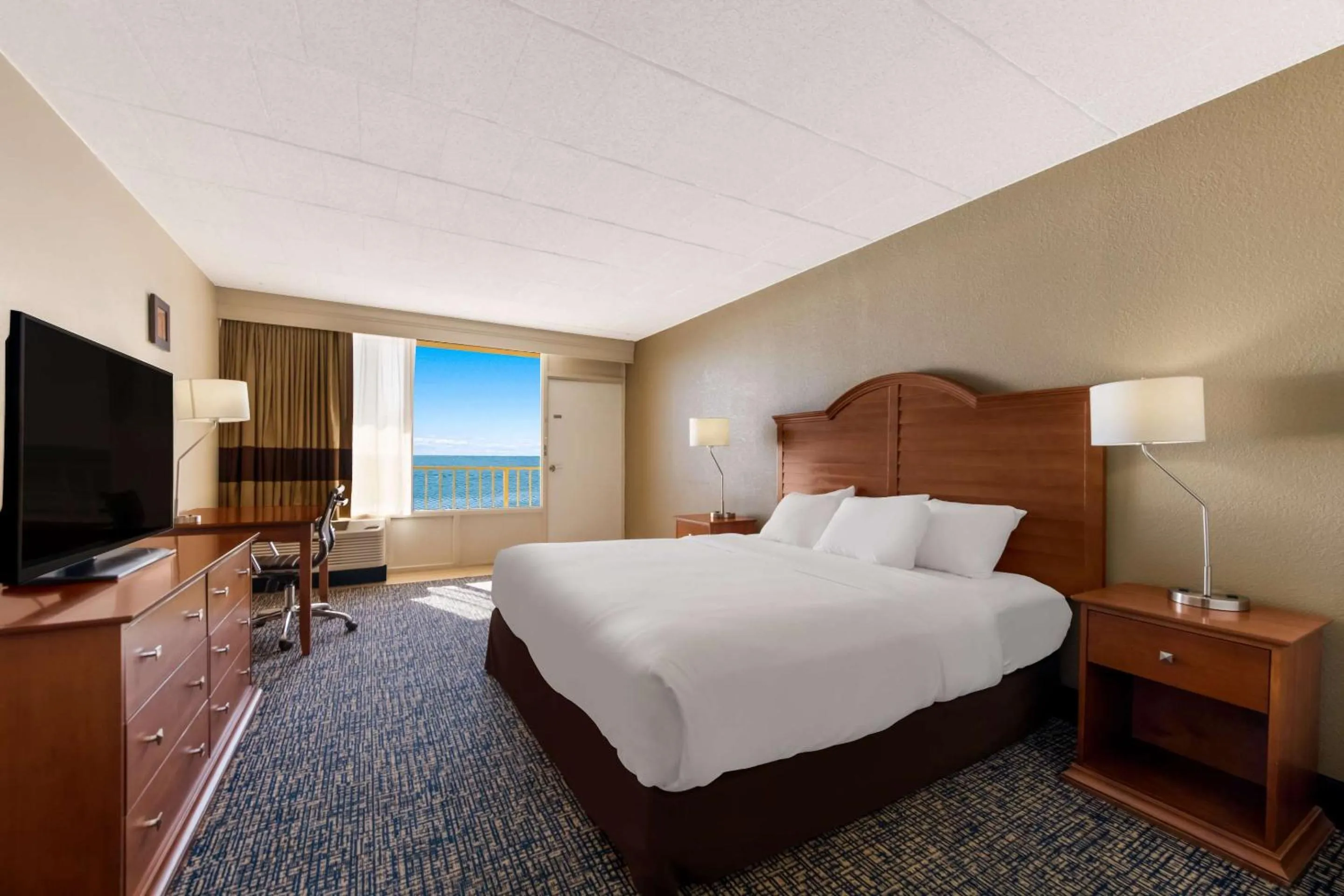 Bedroom, Bed in Comfort Inn South Oceanfront