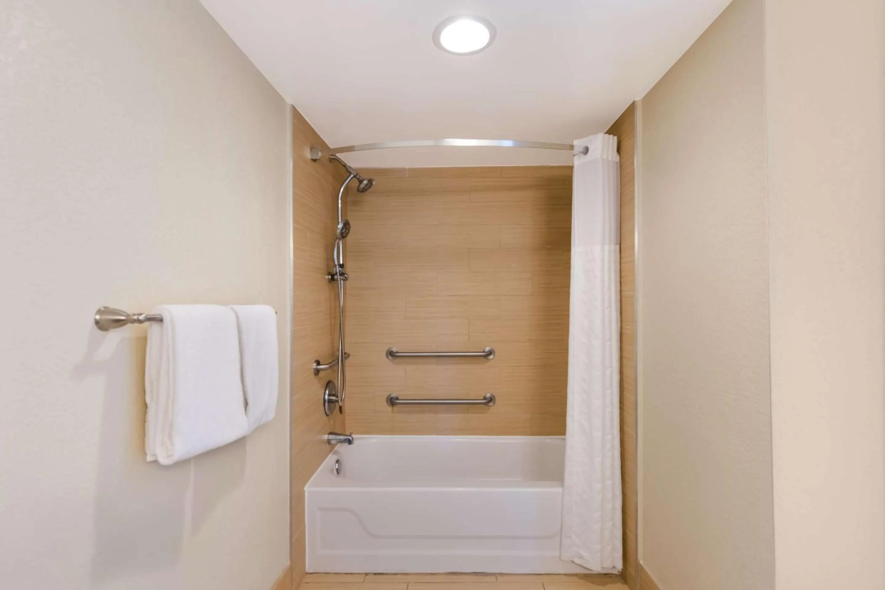 Bedroom in Comfort Inn South Oceanfront