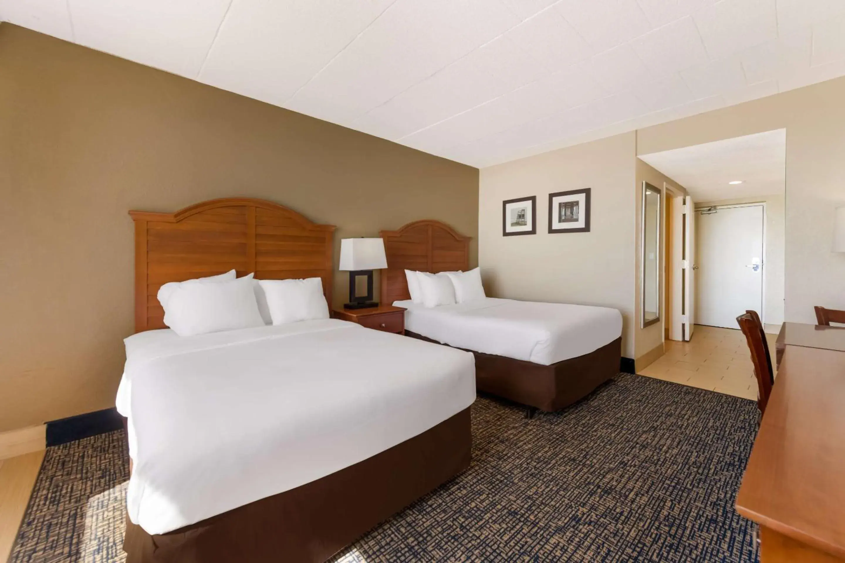 Bedroom, Bed in Comfort Inn South Oceanfront Bedroom, Bed in Comfort Inn South Oceanfront