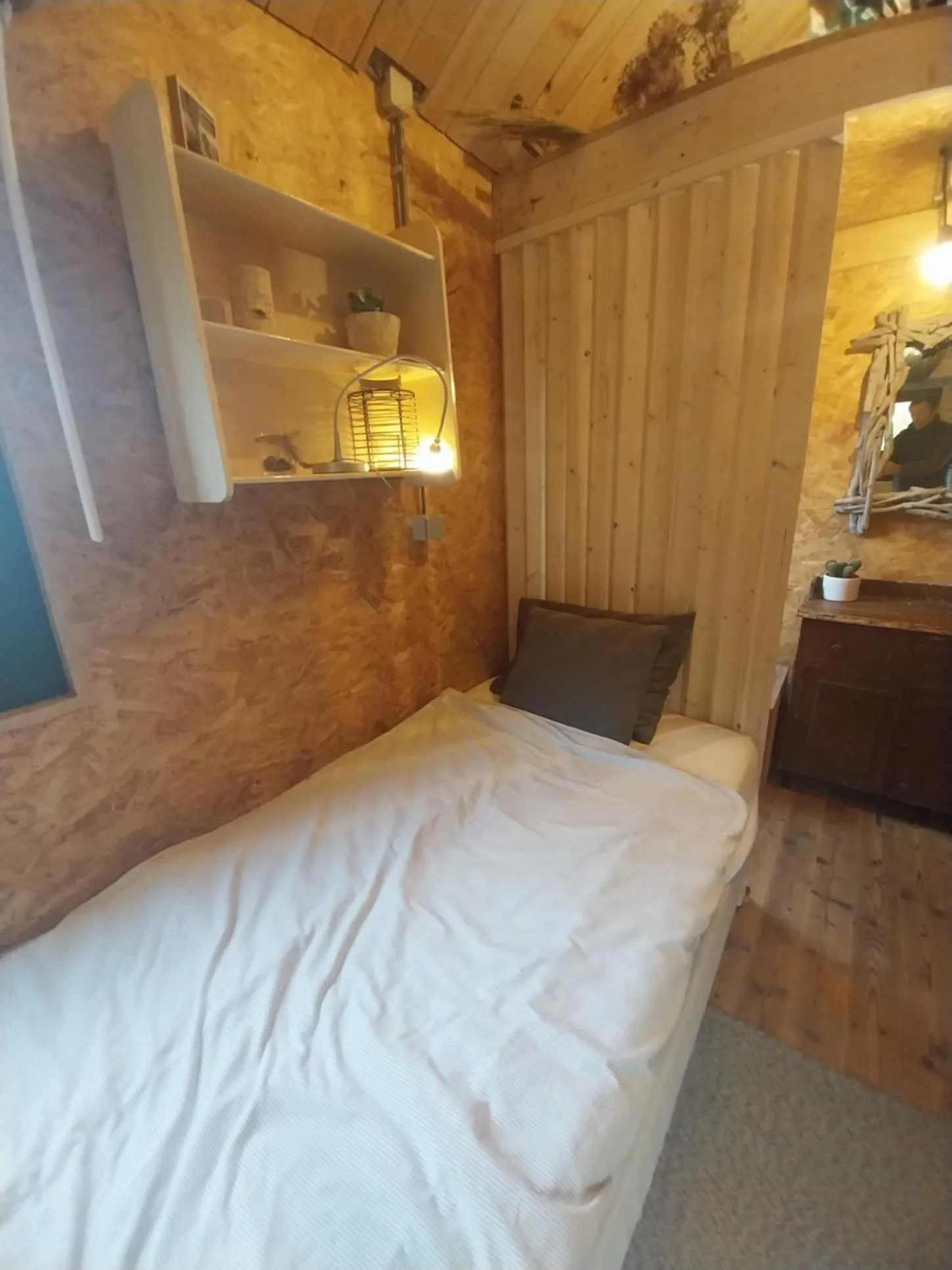 Bed in Office des bons enfants