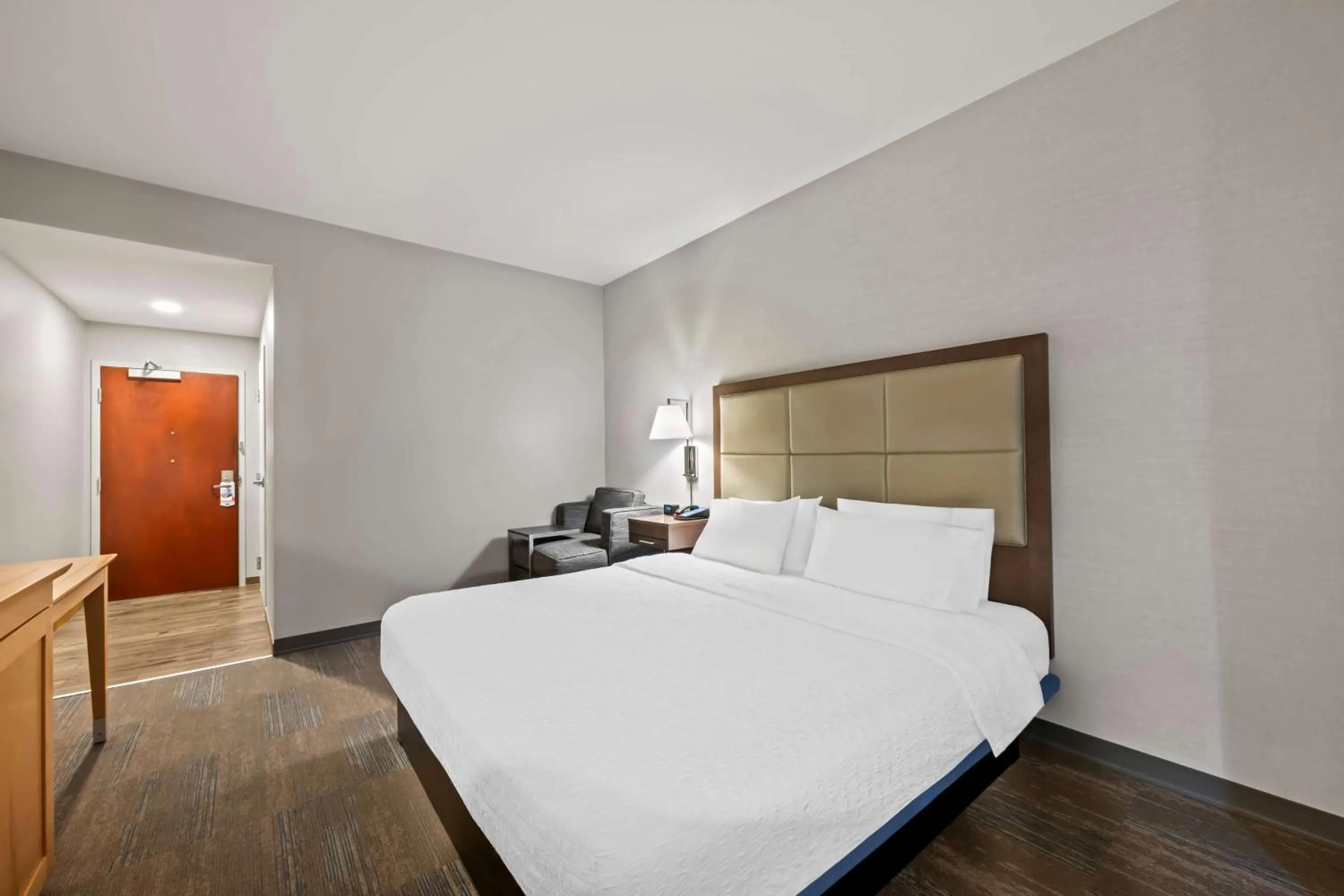 Bed in Hampton Inn & Suites Wilson I-95