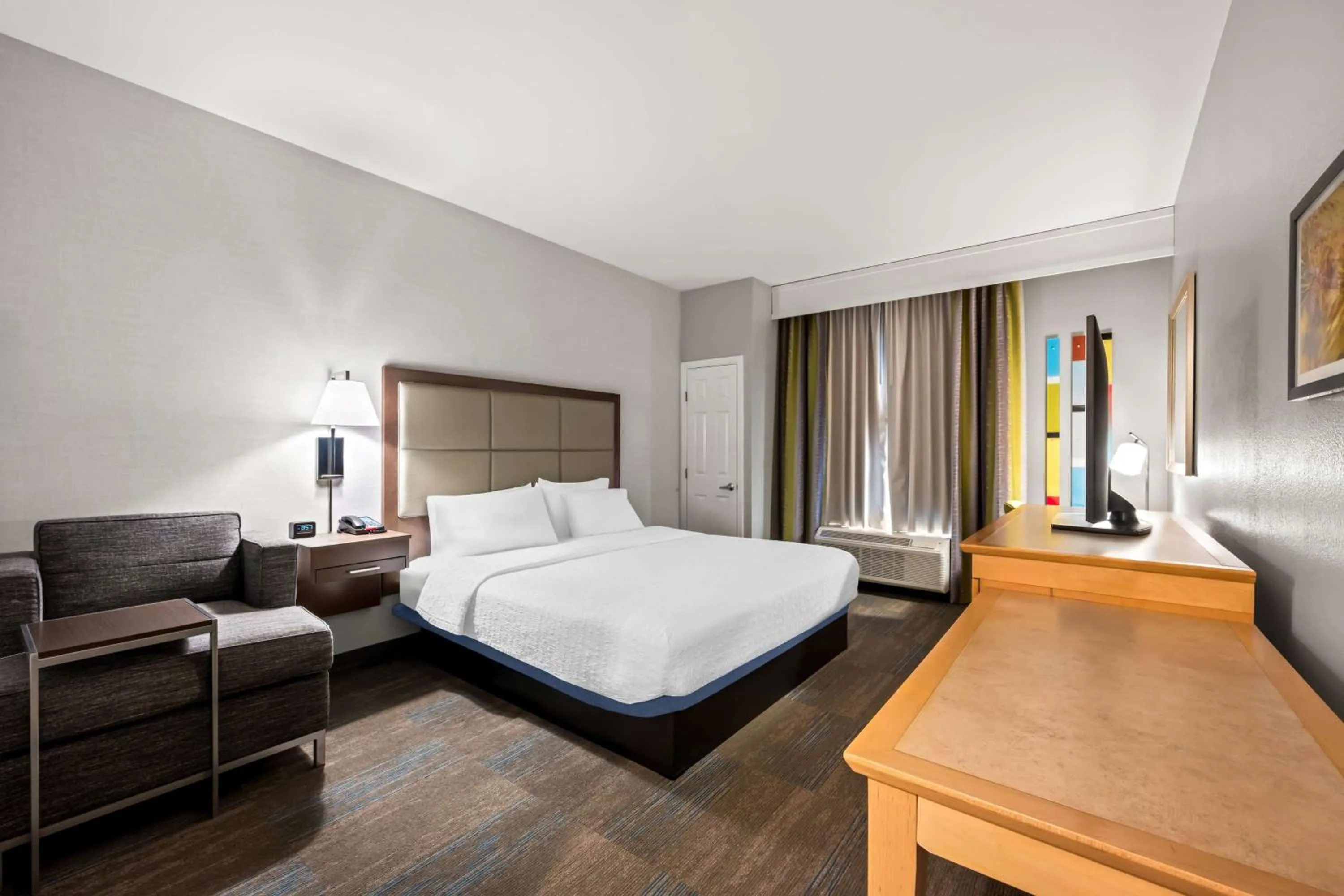 Bed in Hampton Inn & Suites Wilson I-95