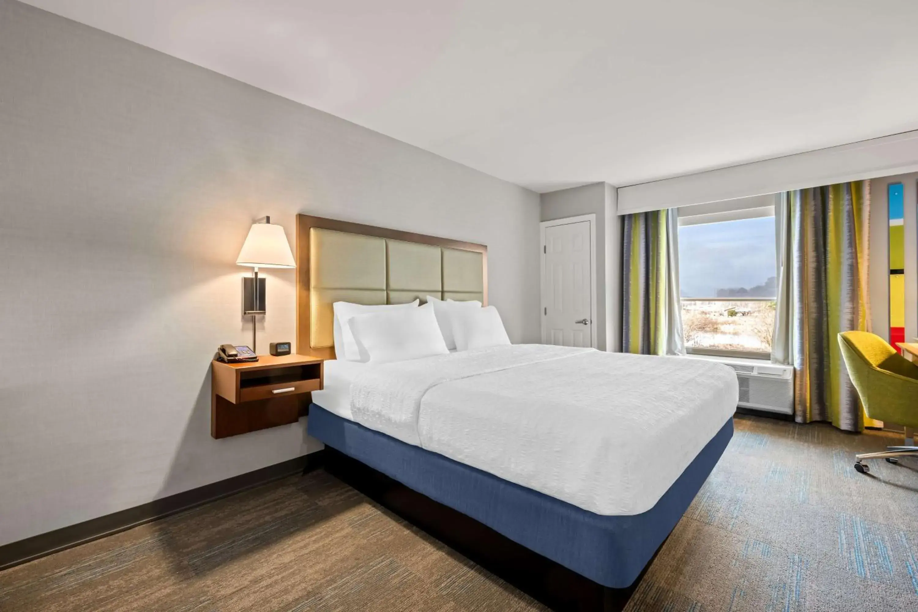 Bed in Hampton Inn & Suites Wilson I-95 Bed in Hampton Inn & Suites Wilson I-95