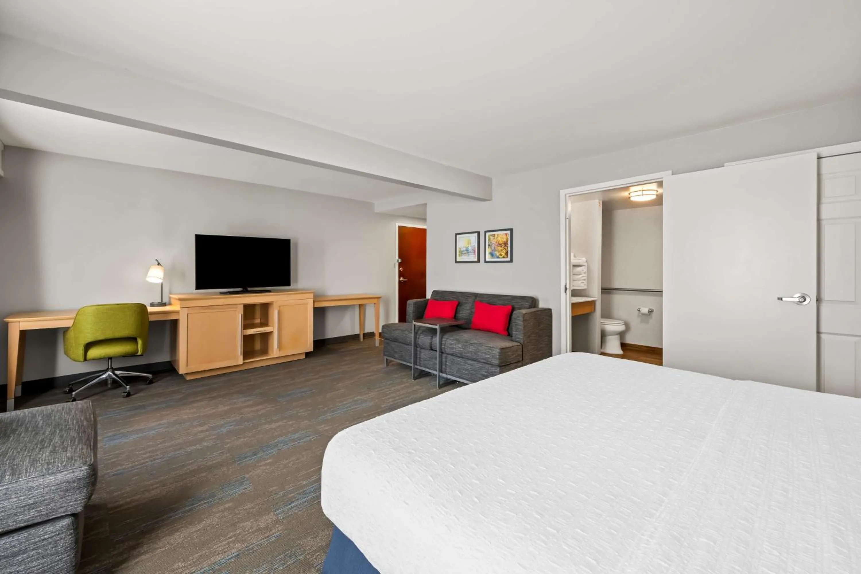 Bedroom, Bed in Hampton Inn & Suites Wilson I-95