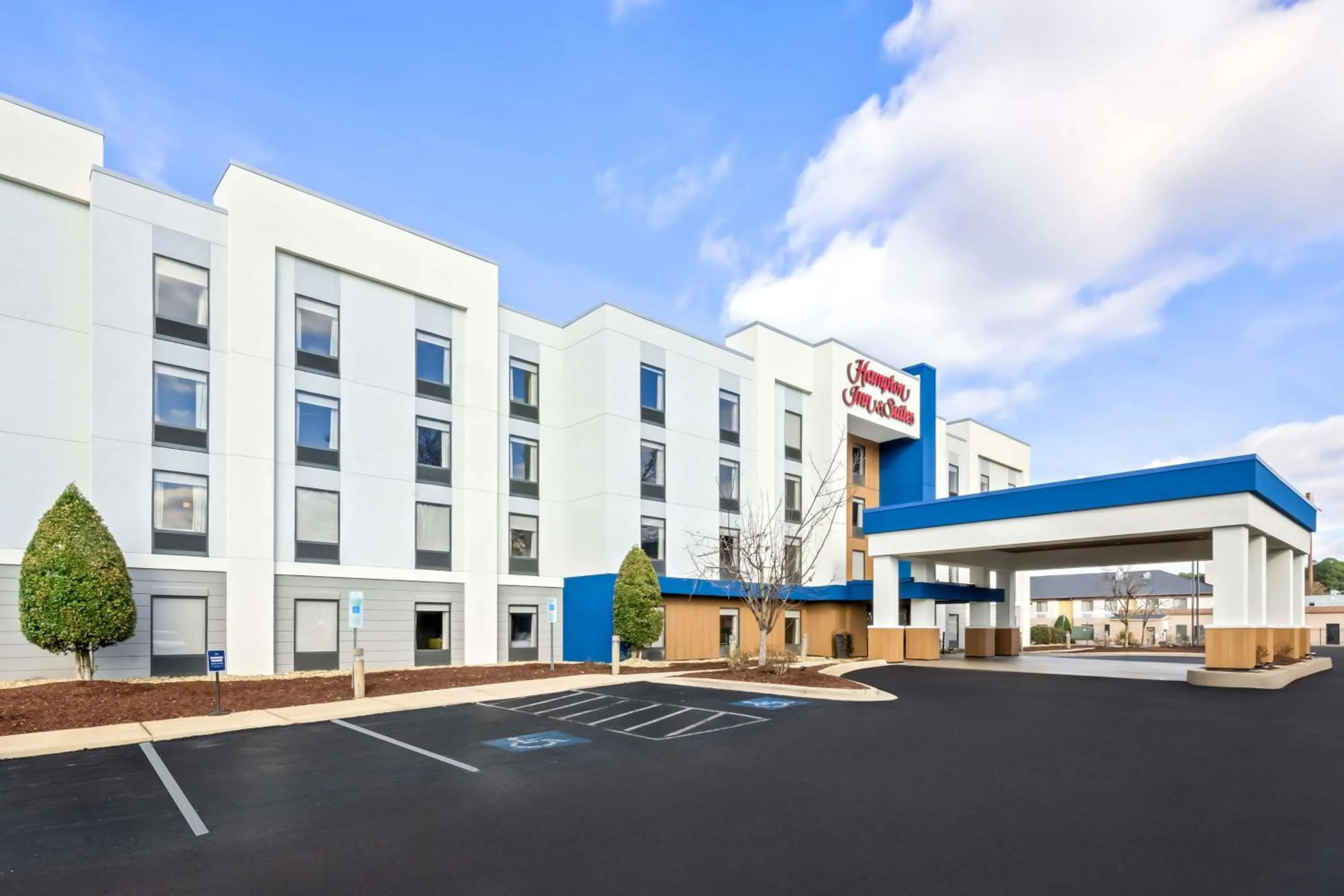Property building in Hampton Inn & Suites Wilson I-95