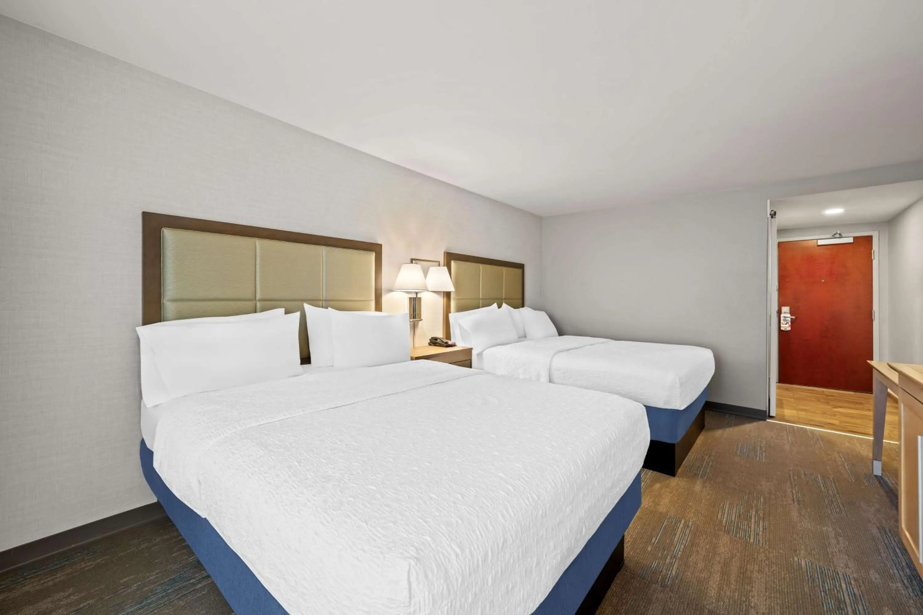 Bed in Hampton Inn & Suites Wilson I-95