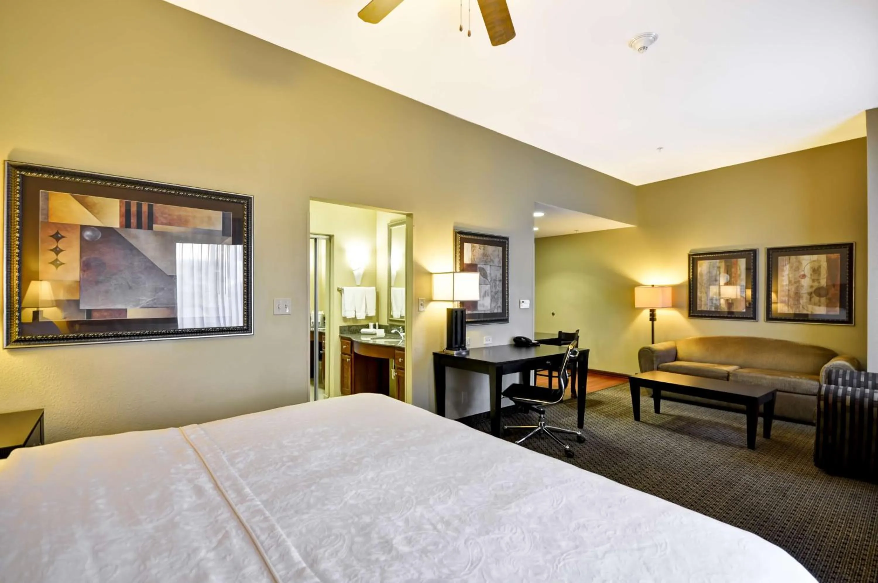 Living room, Bed in Homewood Suites by Hilton Tulsa-South