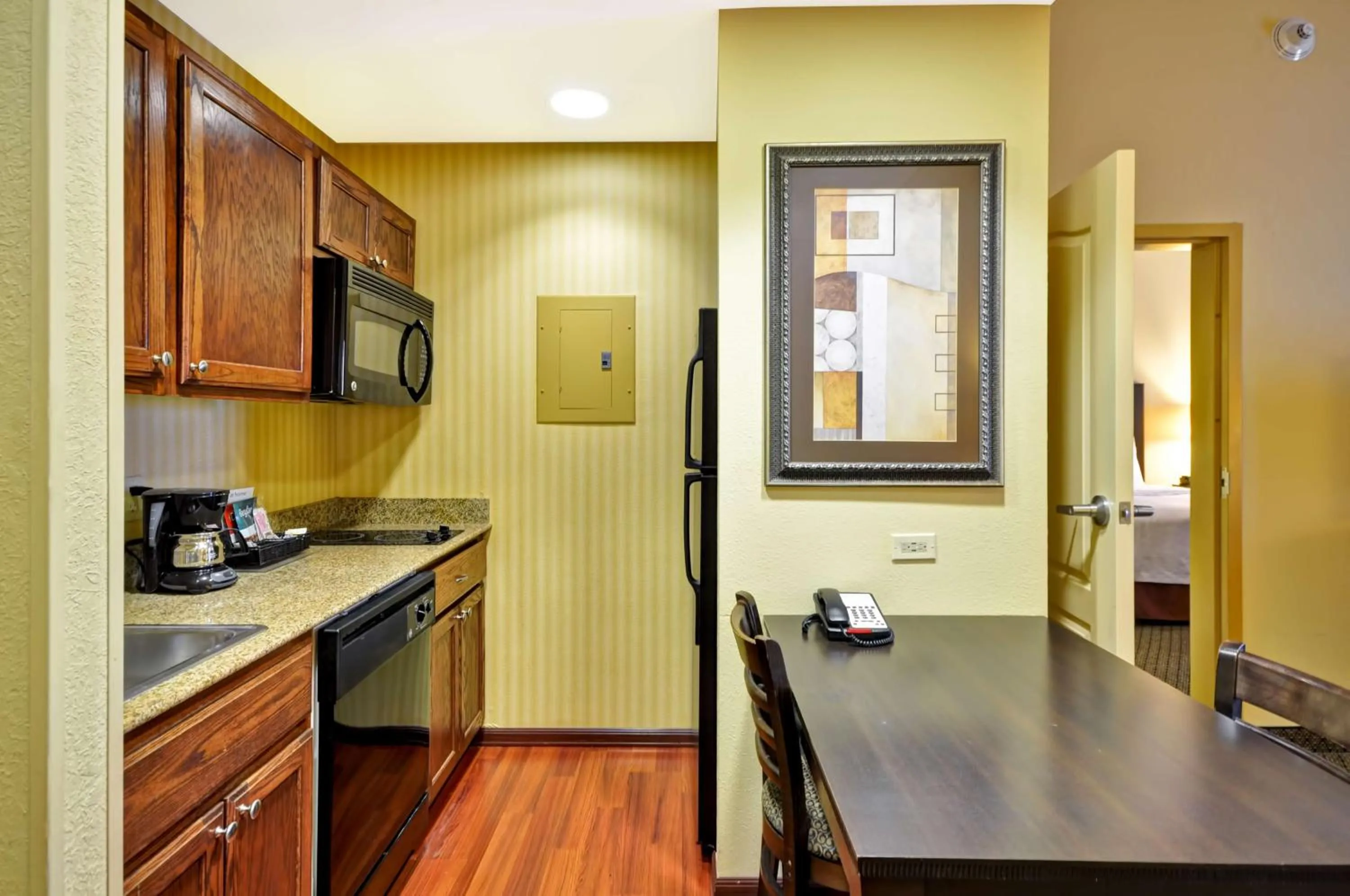 Kitchen or kitchenette in Homewood Suites by Hilton Tulsa-South