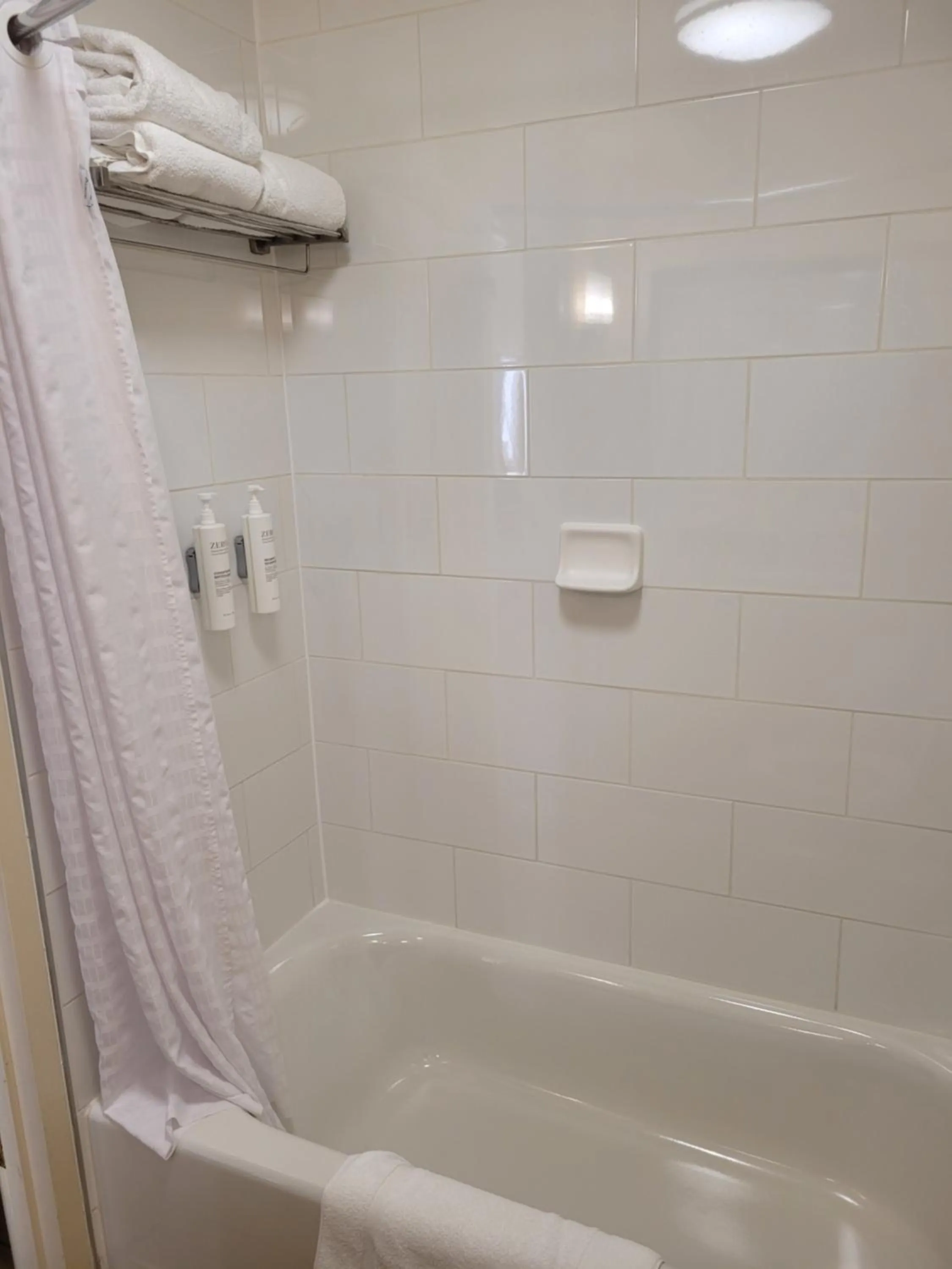 Bathroom in Hilton Garden Inn Tulsa Airport