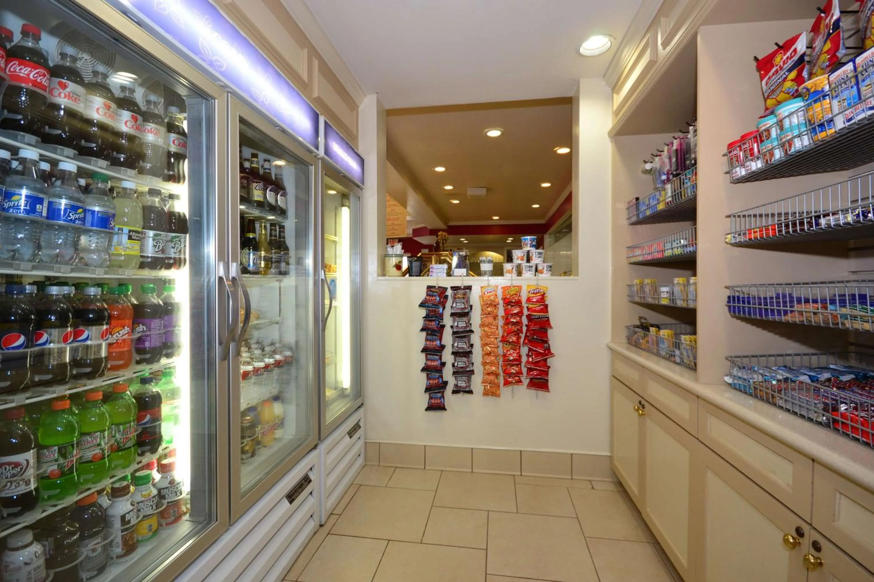 Restaurant/places to eat in Hilton Garden Inn Tulsa Airport