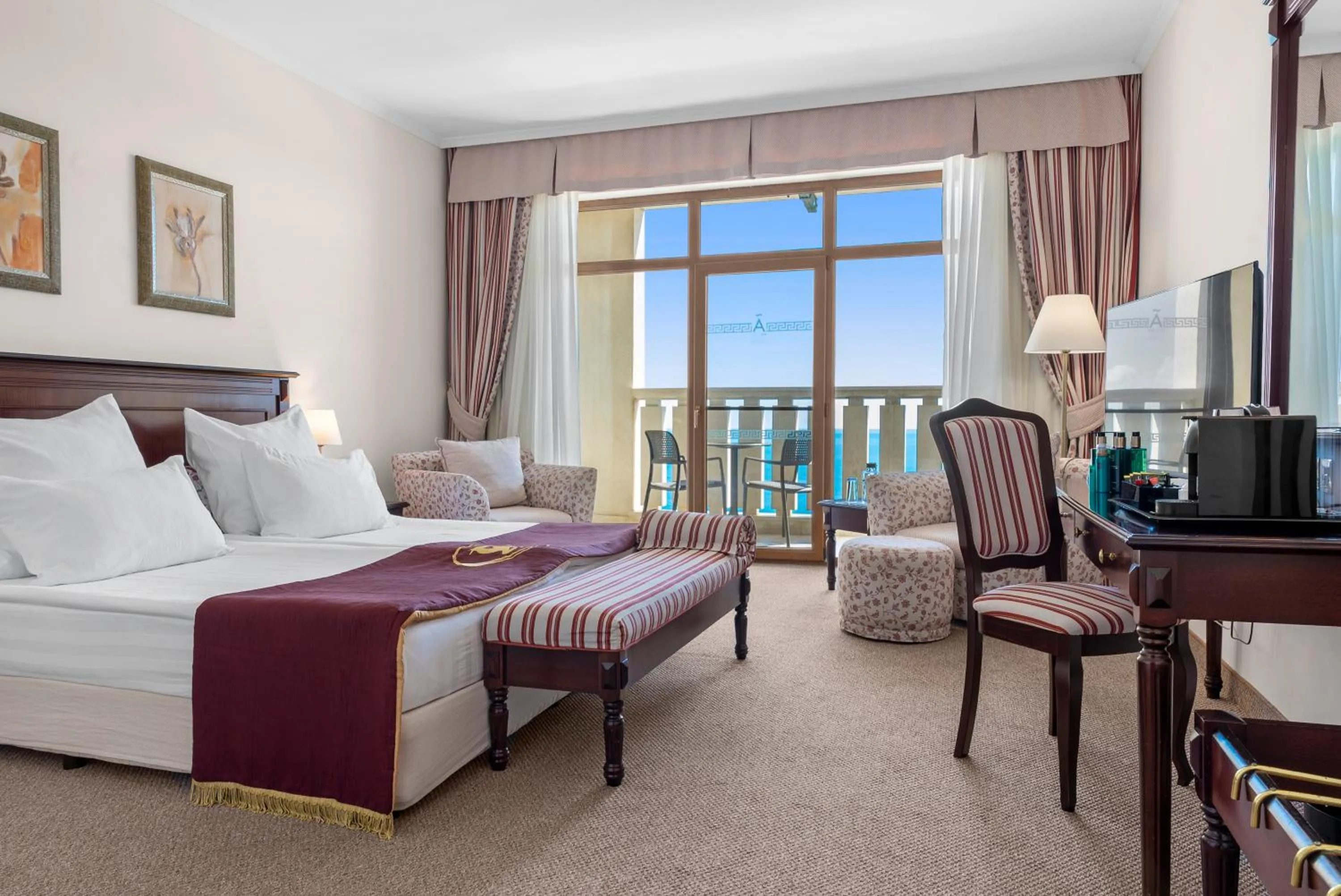 Bathroom, Bed in Melia Grand Hermitage All Inclusive