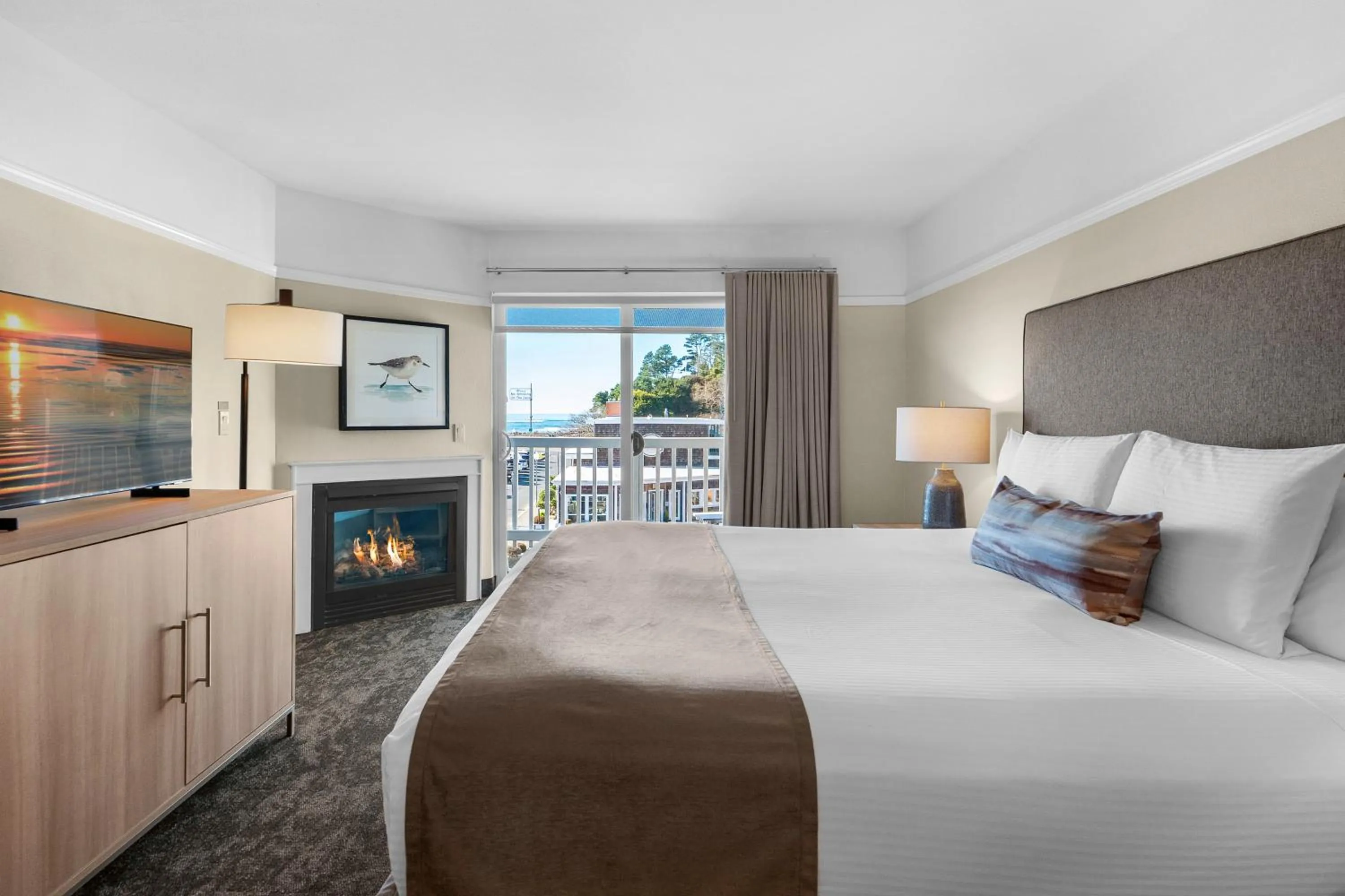 Bed in Looking Glass Inn