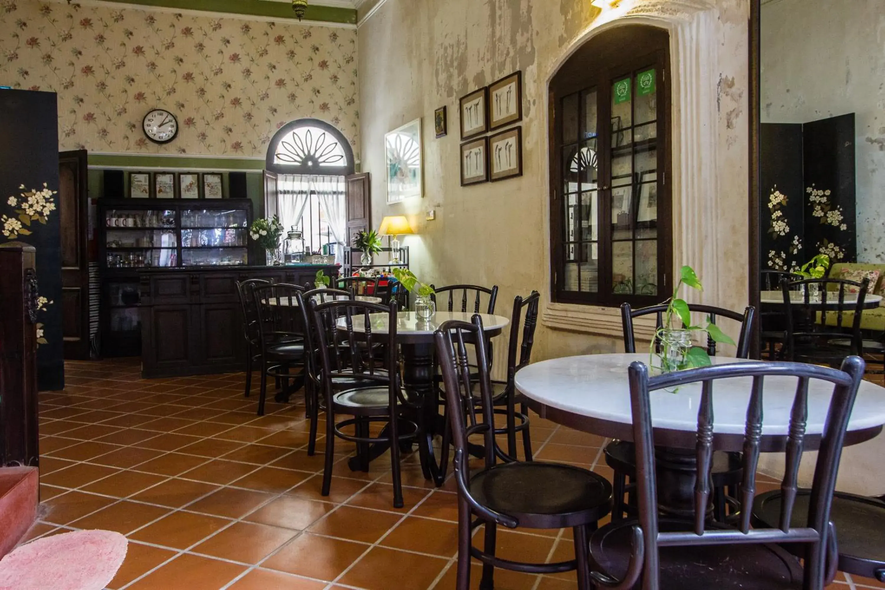 Lounge or bar in Carnarvon House Lounge or bar in Carnarvon House