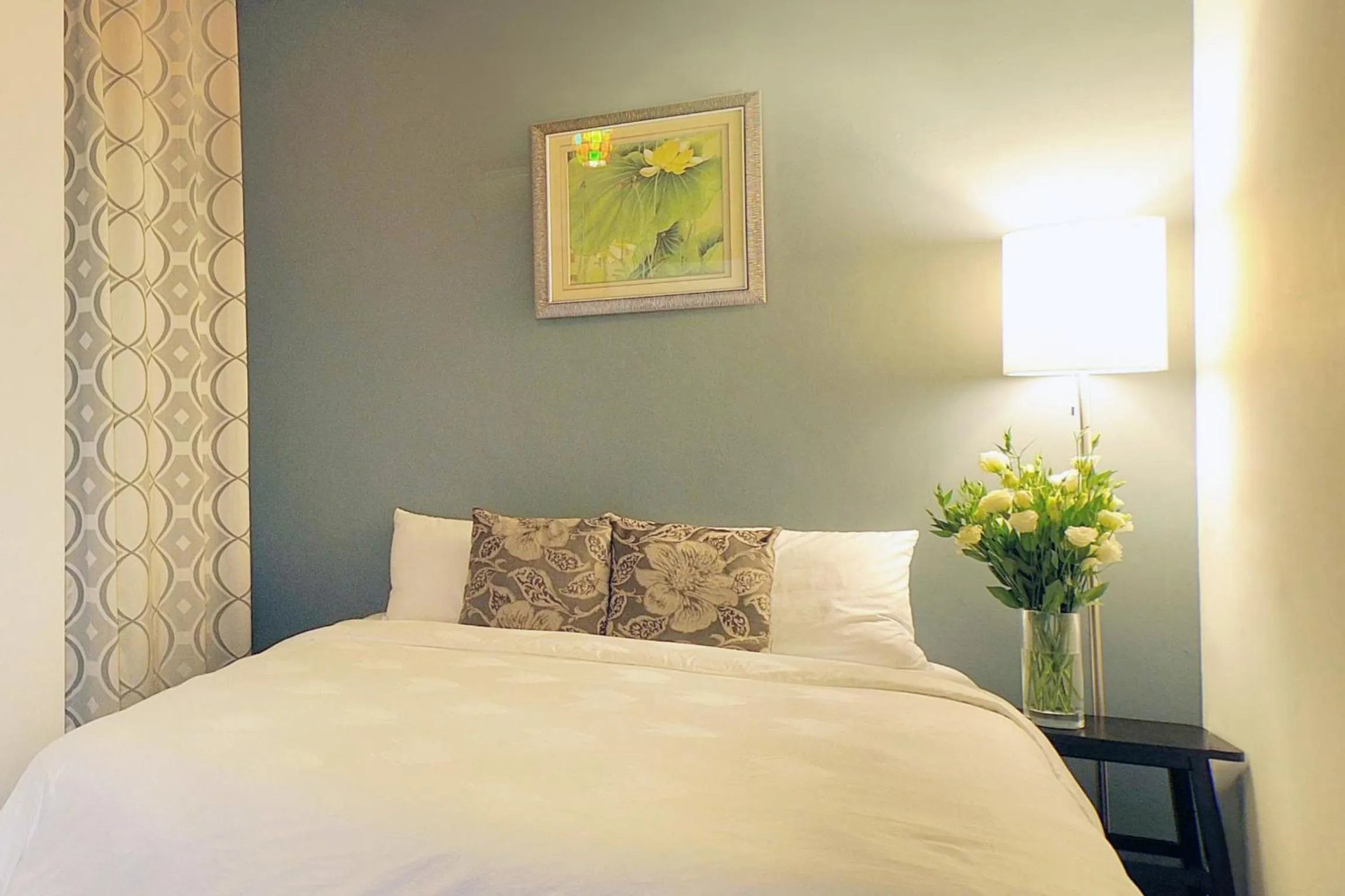 Photo of the whole room, Bed in Carnarvon House