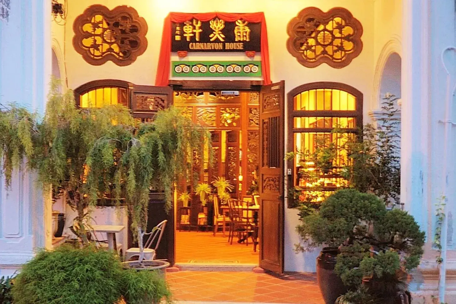 Facade/entrance in Carnarvon House Facade/entrance in Carnarvon House