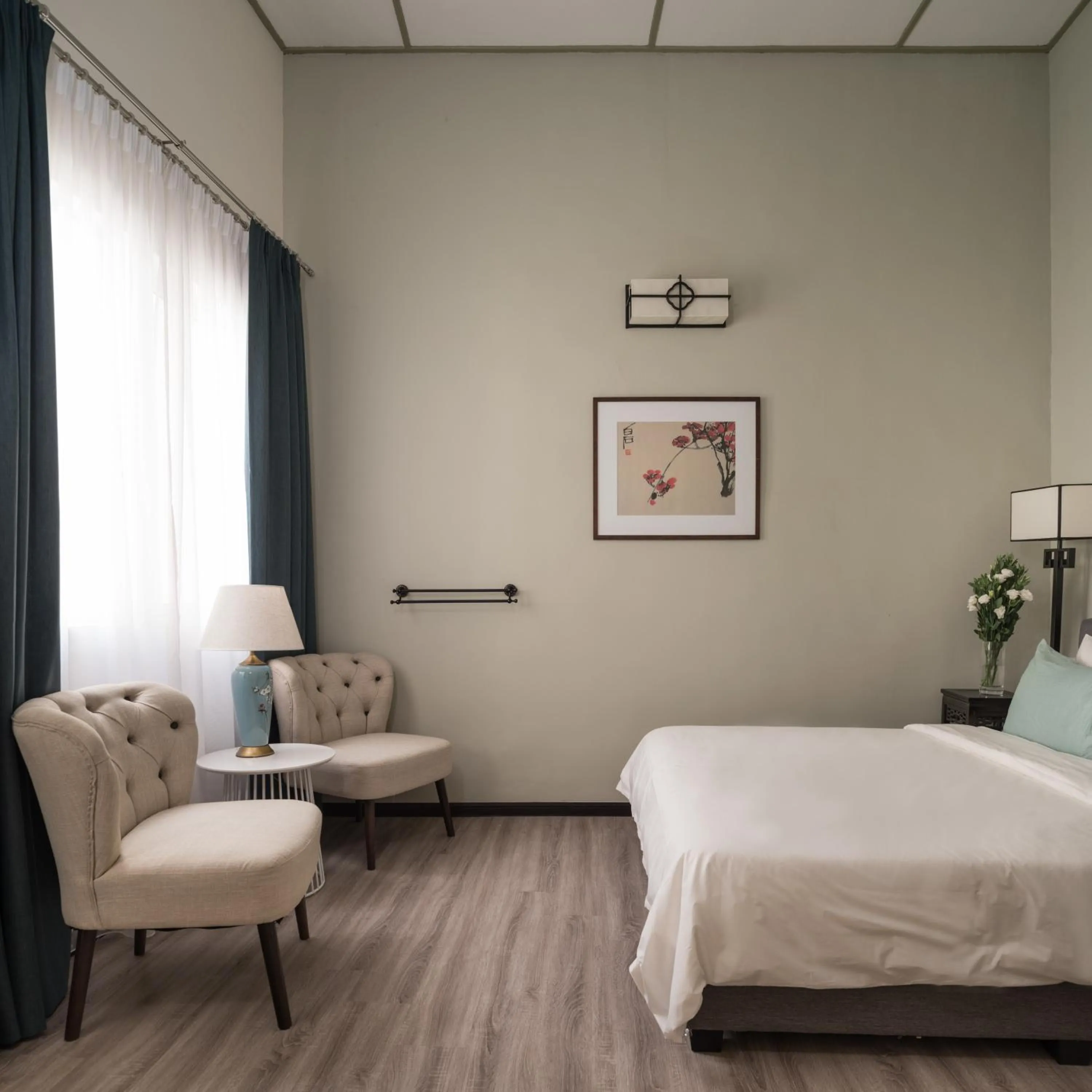 Photo of the whole room, Bed in Carnarvon House