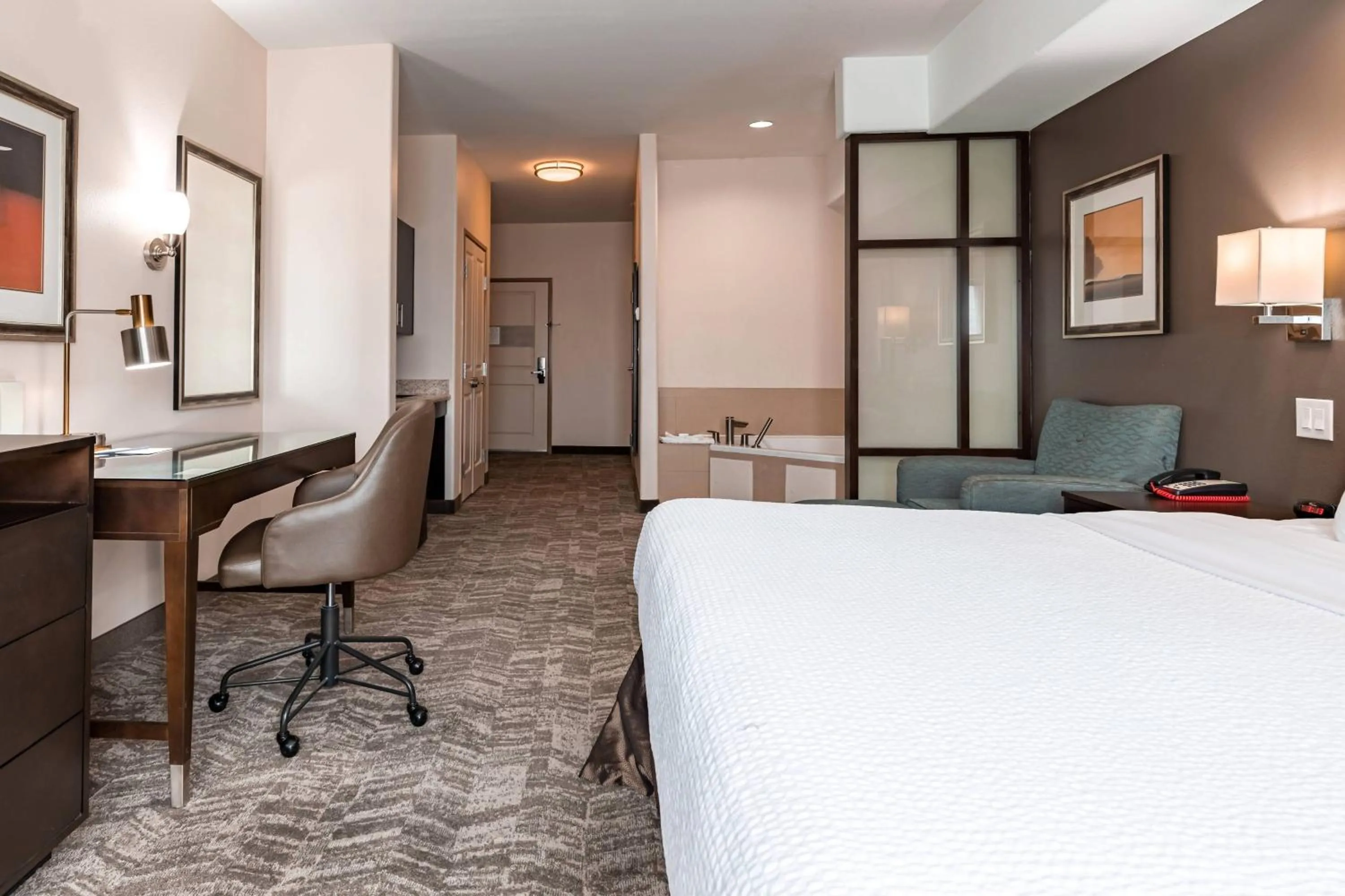 Swimming pool, Bed in SpringHill Suites by Marriott Waco Woodway