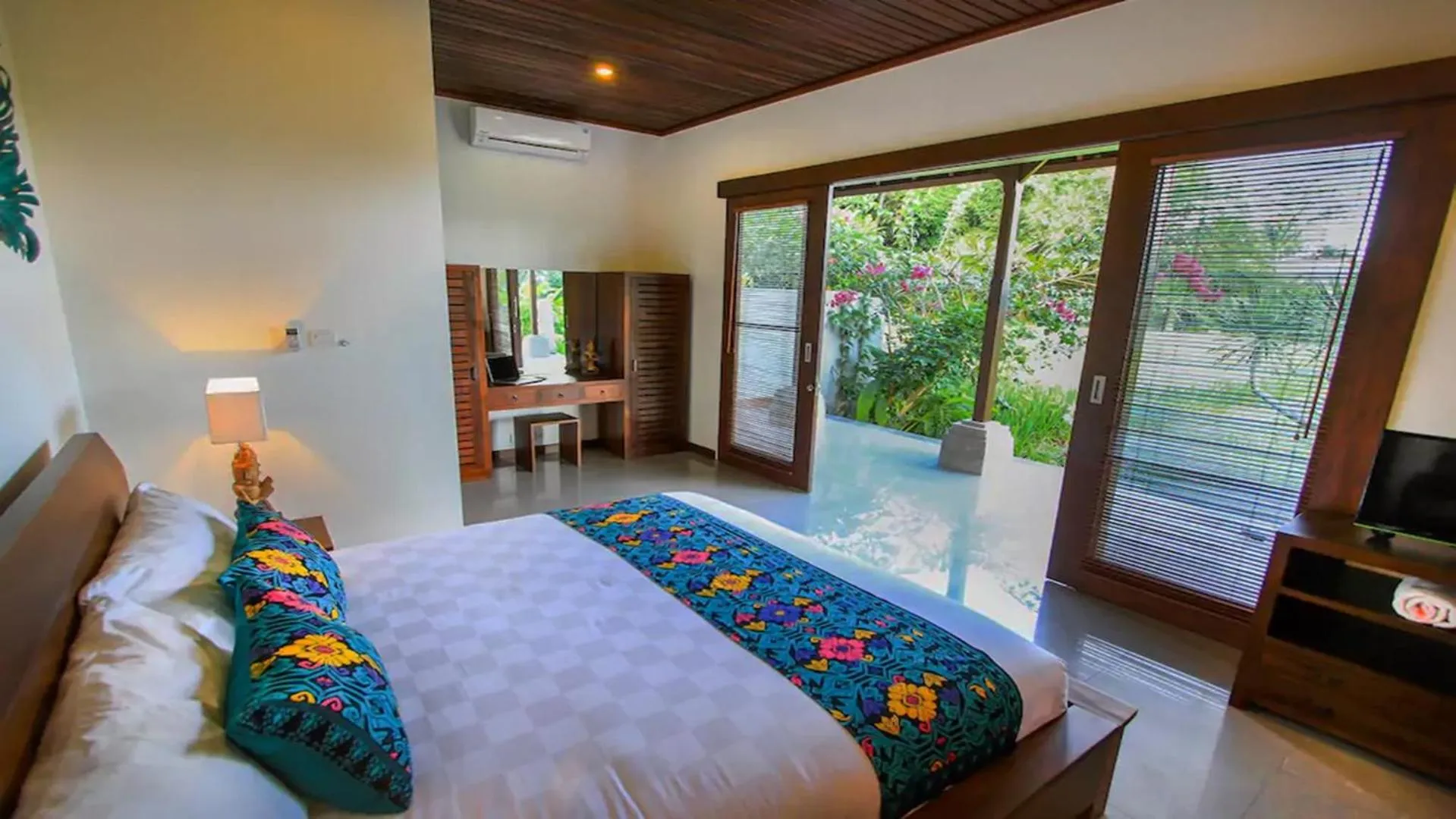 Bed in Villa Heron Ubud