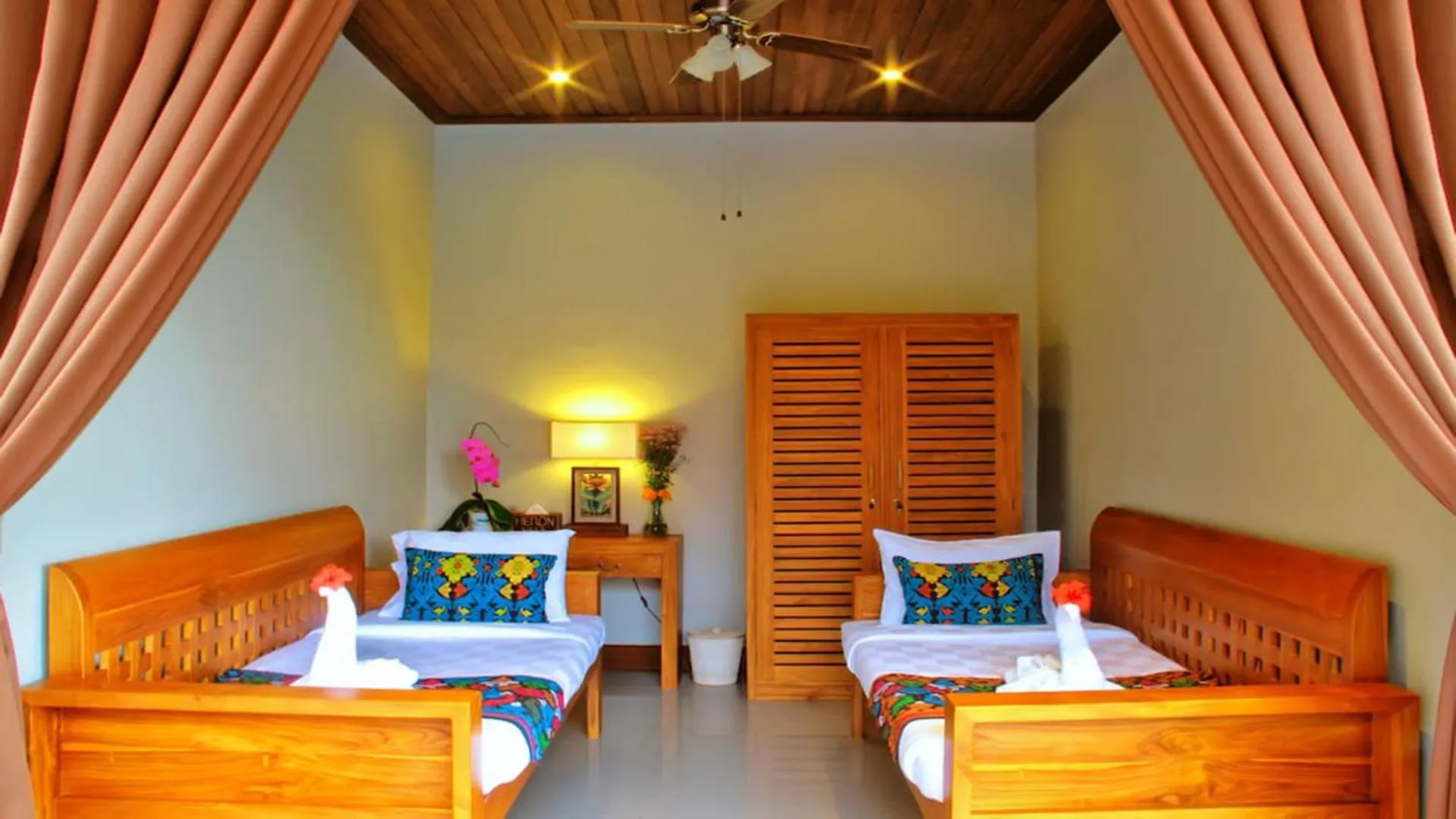 Bed in Villa Heron Ubud