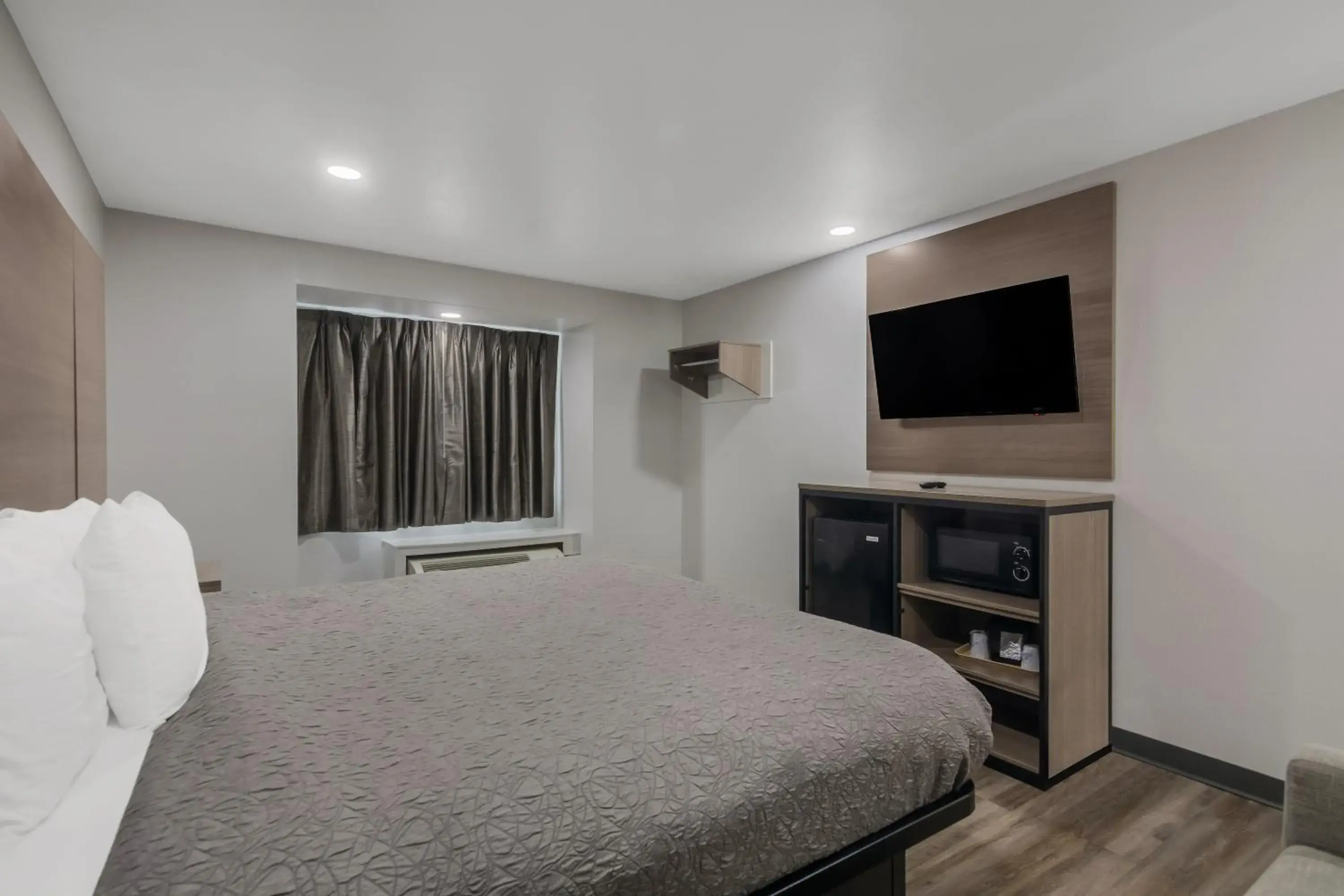 Bed in Americas Best Value Inn and Suites Lake Charles Bed in Americas Best Value Inn and Suites Lake Charles