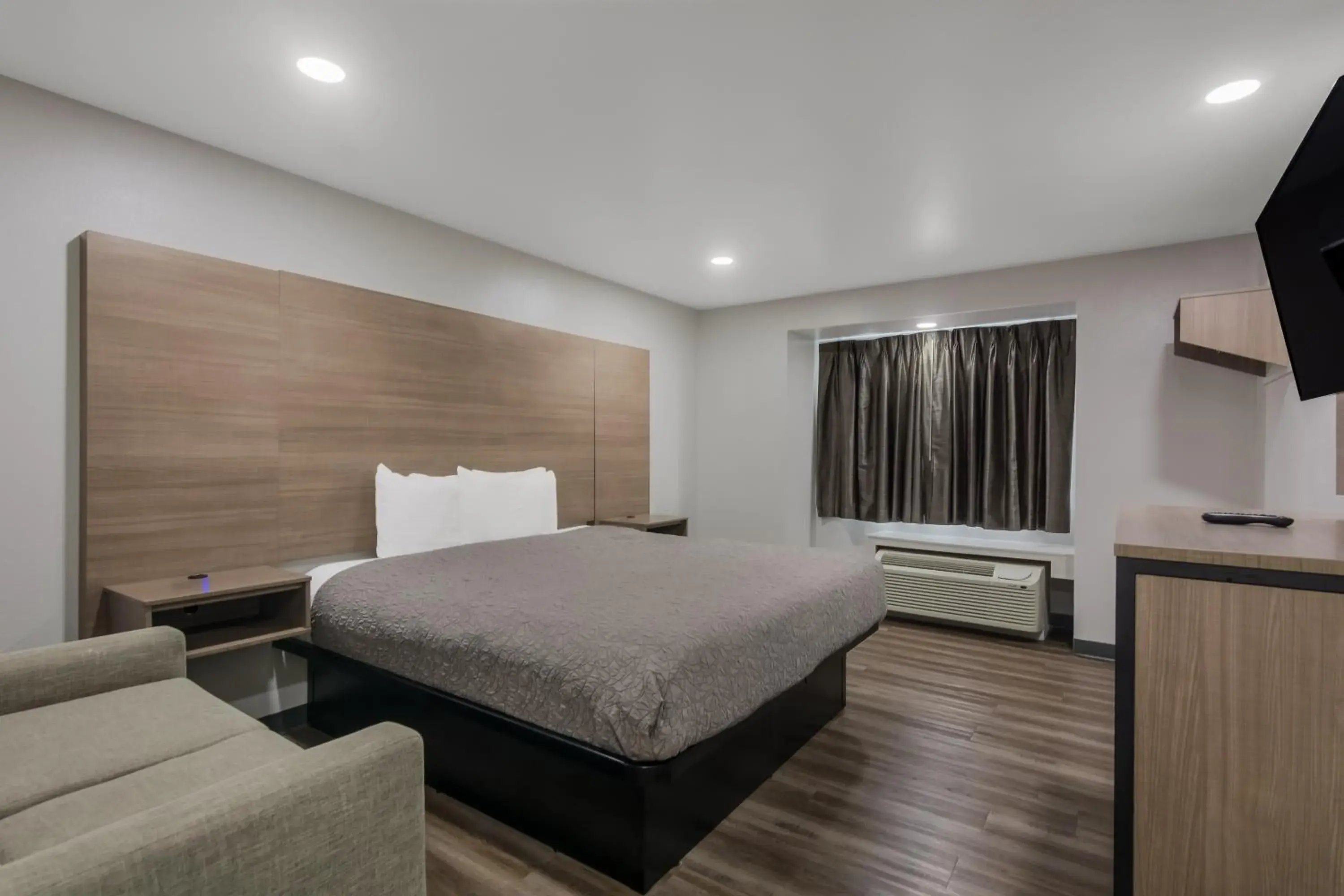 Bed in Americas Best Value Inn and Suites Lake Charles Bed in Americas Best Value Inn and Suites Lake Charles