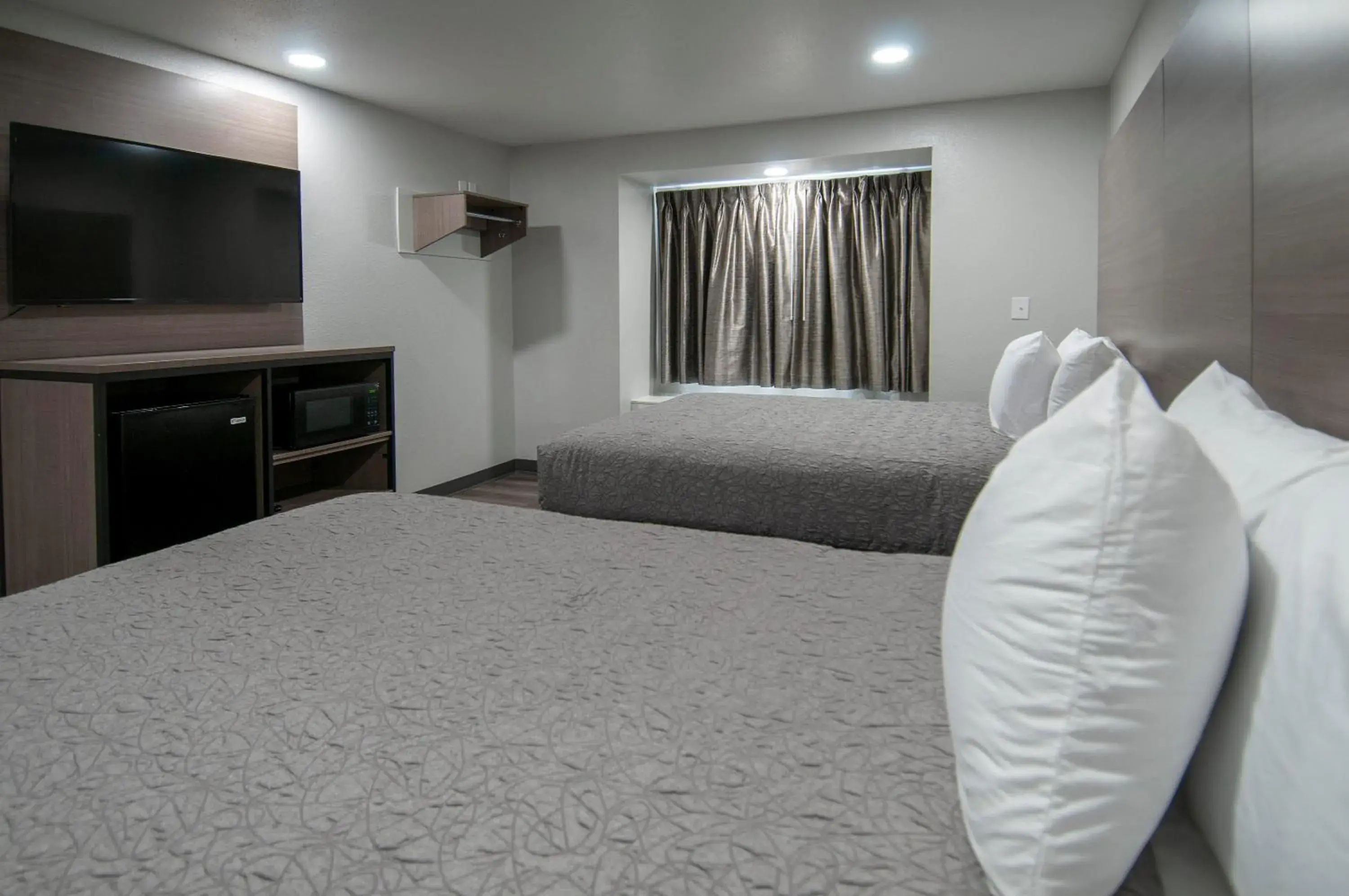 Bed in Americas Best Value Inn and Suites Lake Charles Bed in Americas Best Value Inn and Suites Lake Charles