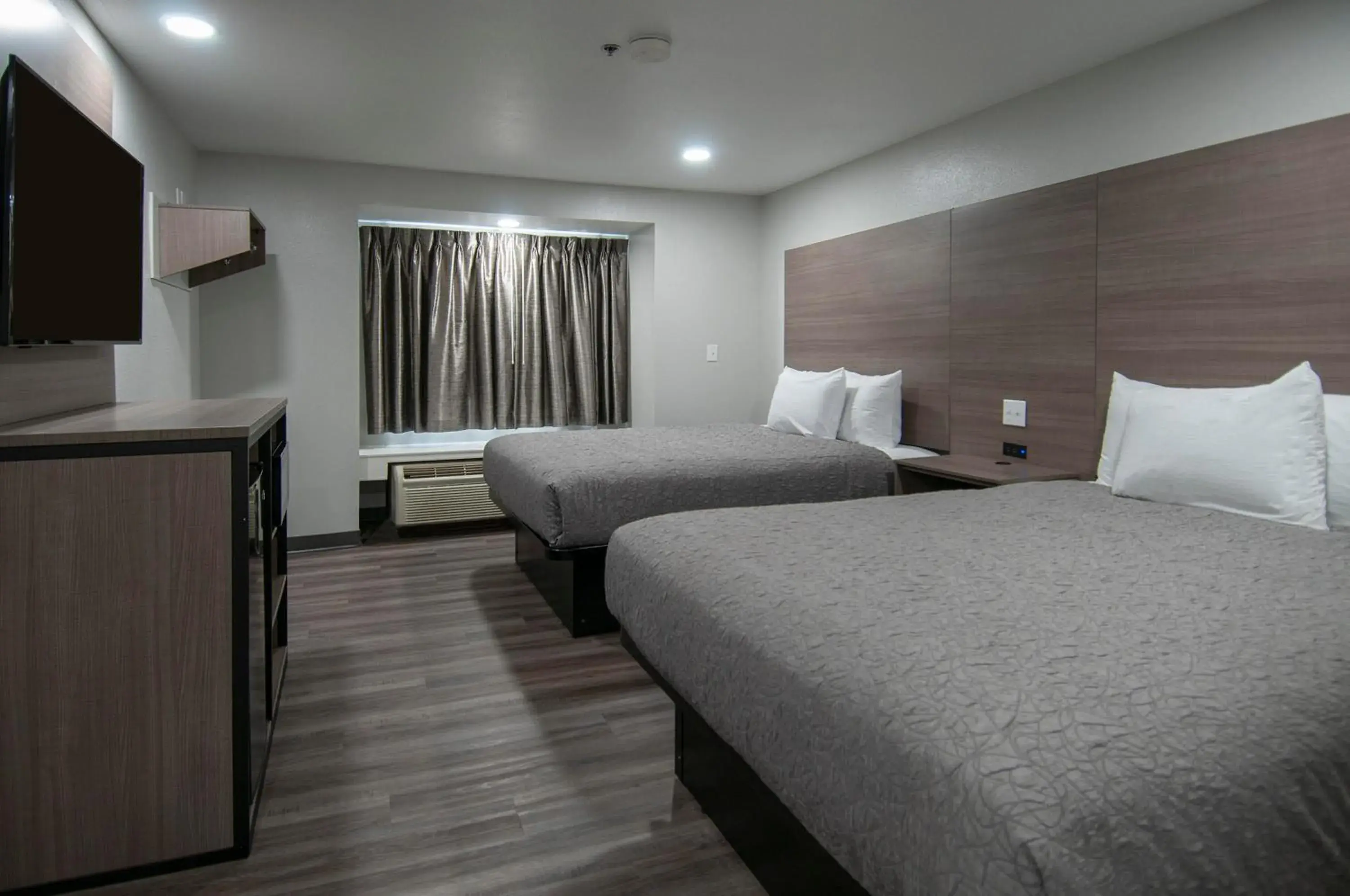 Bed in Americas Best Value Inn and Suites Lake Charles Bed in Americas Best Value Inn and Suites Lake Charles