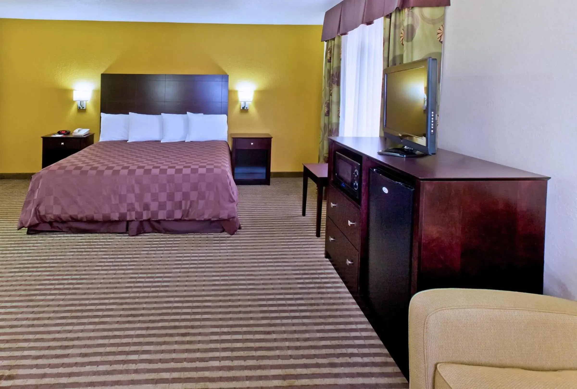 Deluxe King Room - Non-Smoking in AmericInn by Wyndham Council Bluffs Deluxe King Room - Non-Smoking in AmericInn by Wyndham Council Bluffs