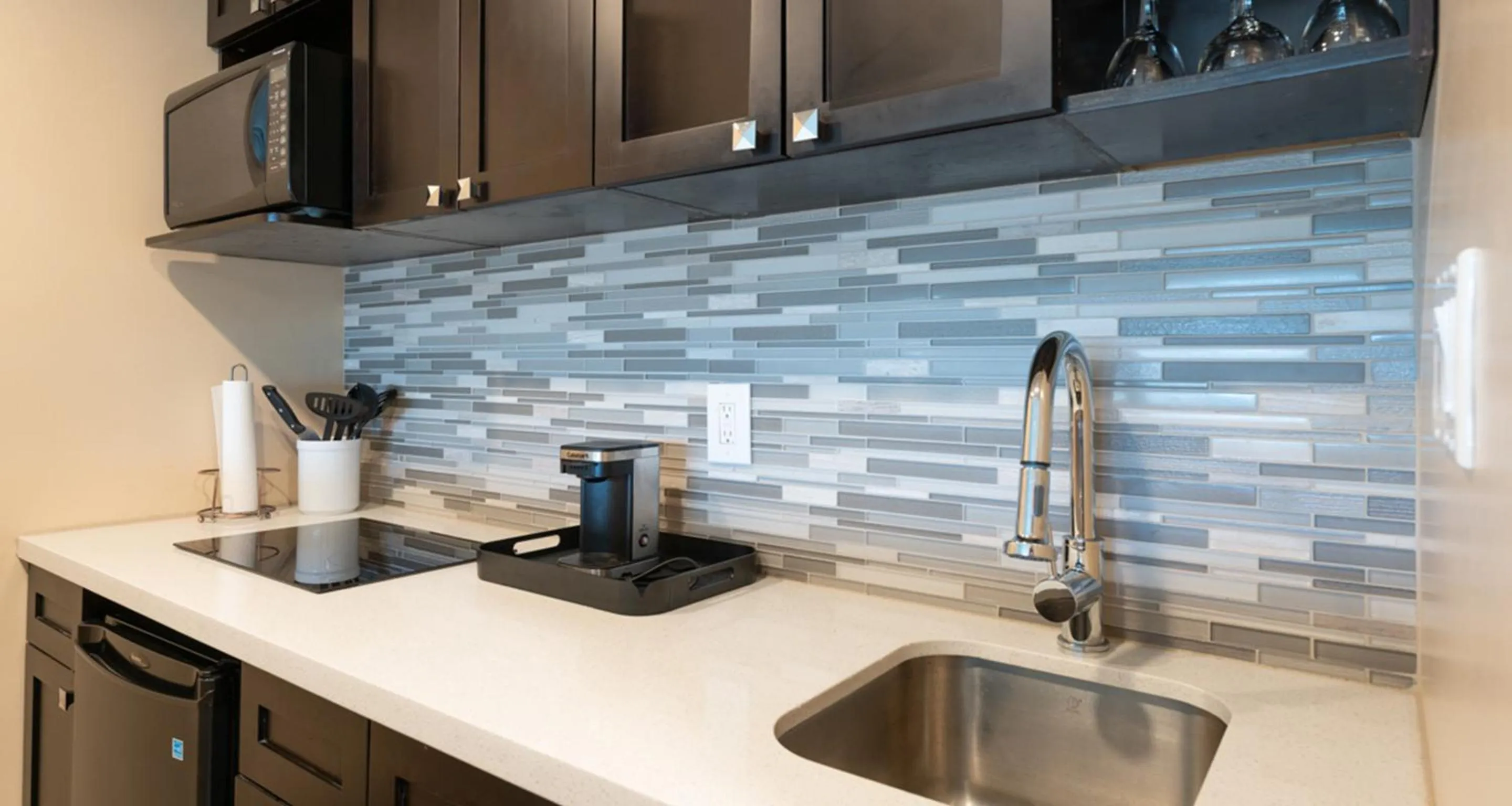 Kitchen or kitchenette in Prestige Oceanview Hotel Prince Rupert