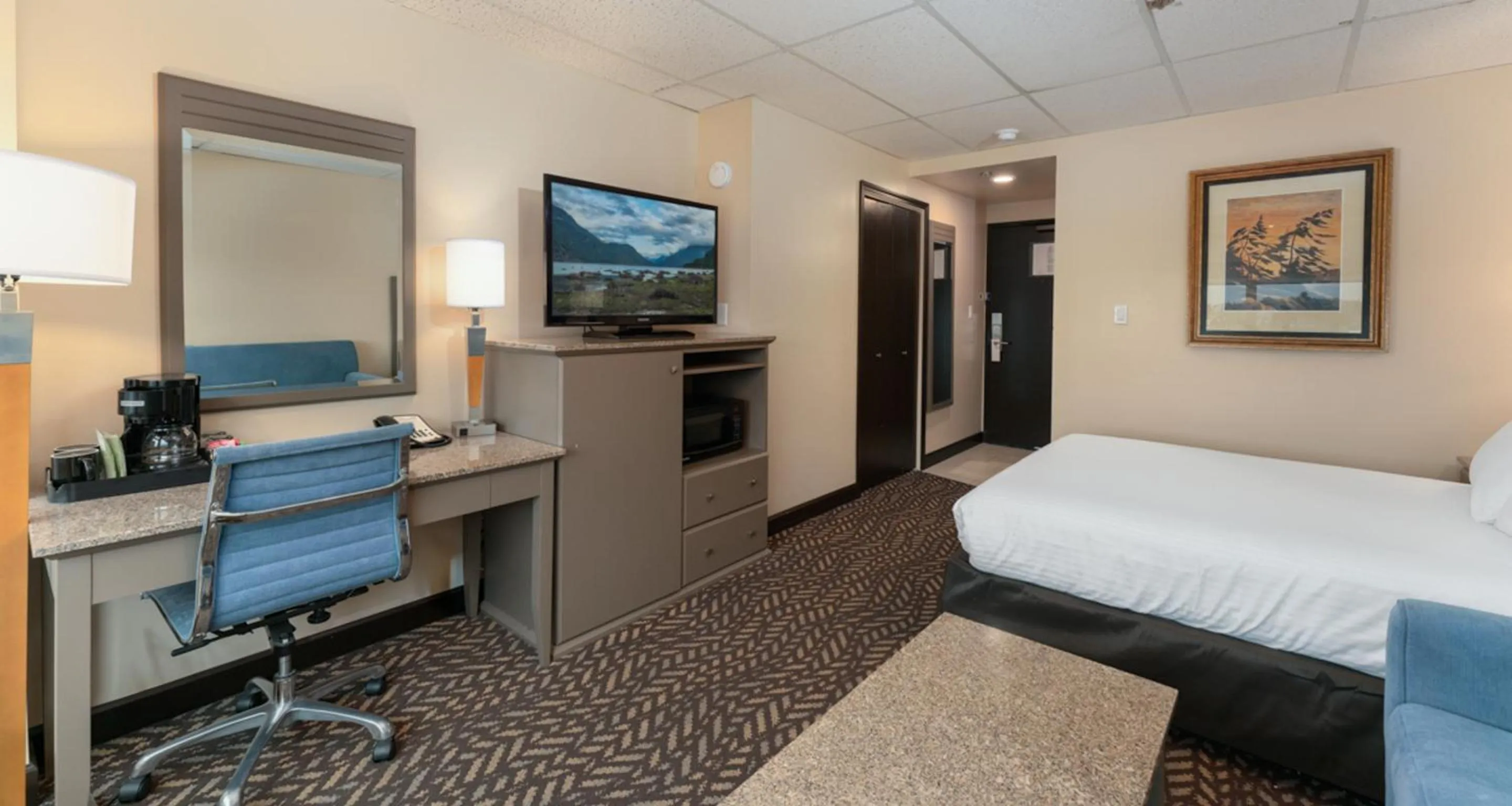 TV and multimedia, Bed in Prestige Oceanview Hotel Prince Rupert