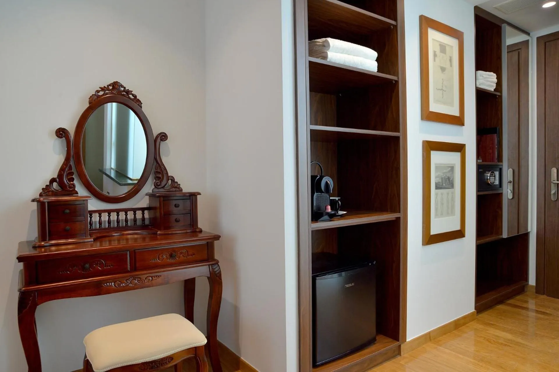 wardrobe in Acropolian Spirit Boutique Hotel