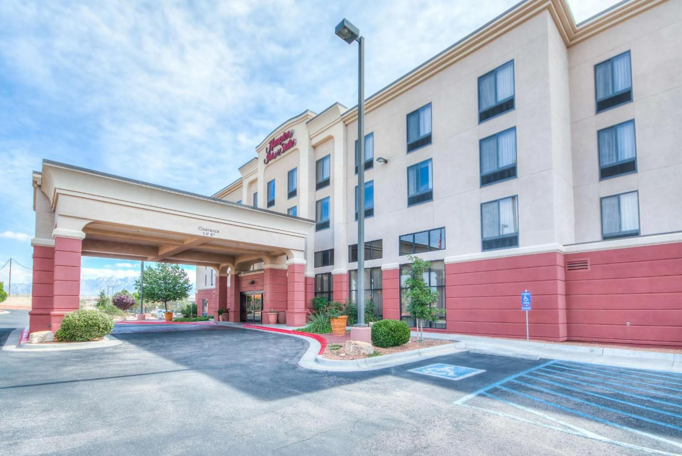 Property building in Hampton Inn & Suites Las Cruces I-25