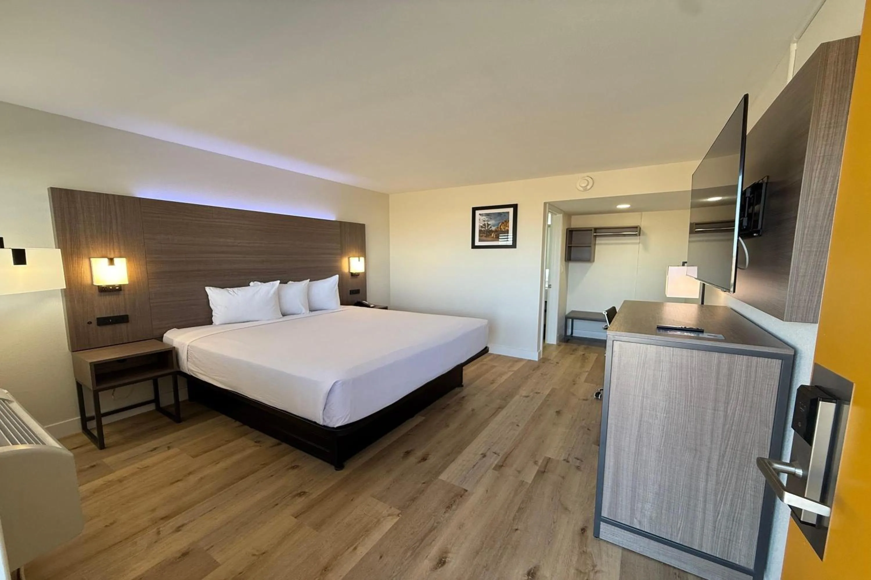 Photo of the whole room, Bed in Travelodge by Wyndham Imperial - El Centro