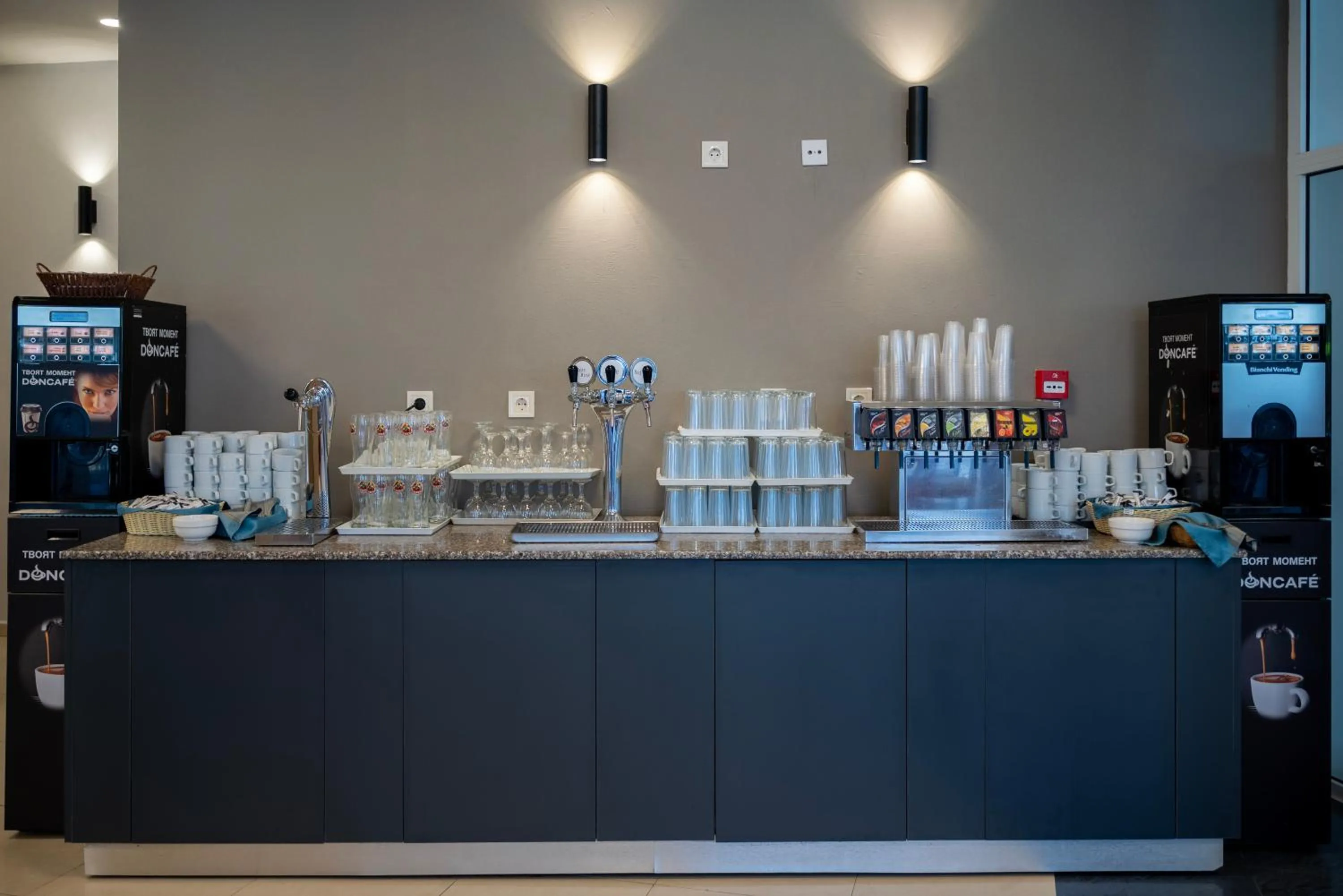 Restaurant/places to eat in Queen Nelly