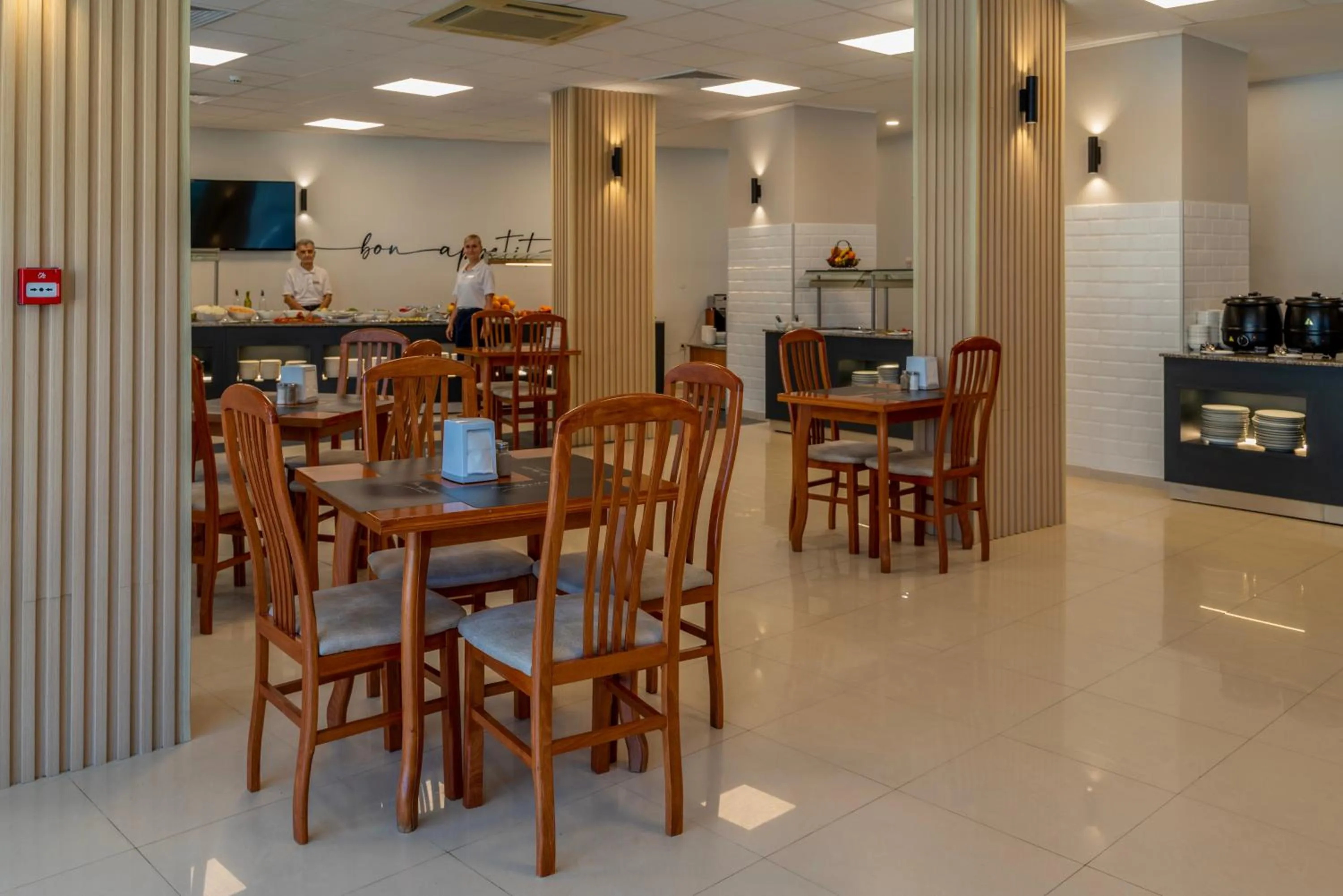 Restaurant/places to eat in Queen Nelly