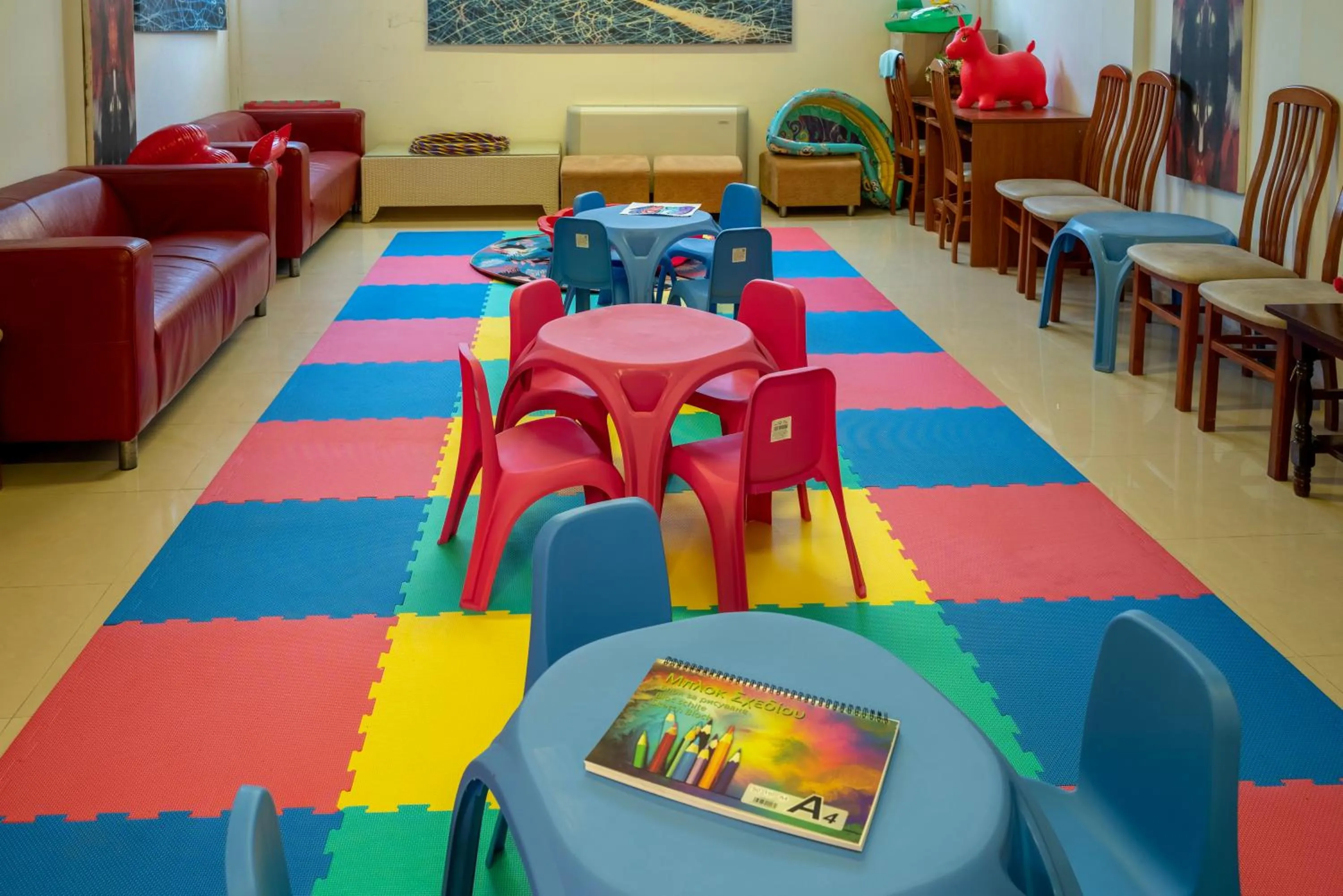 Kids's club in Queen Nelly