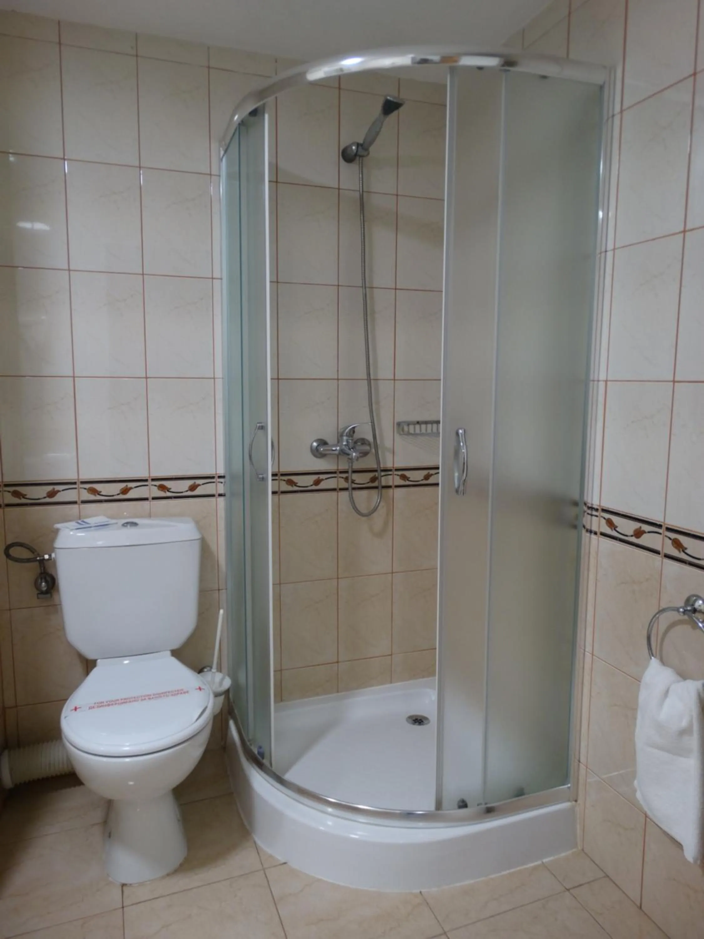 Shower in Queen Nelly