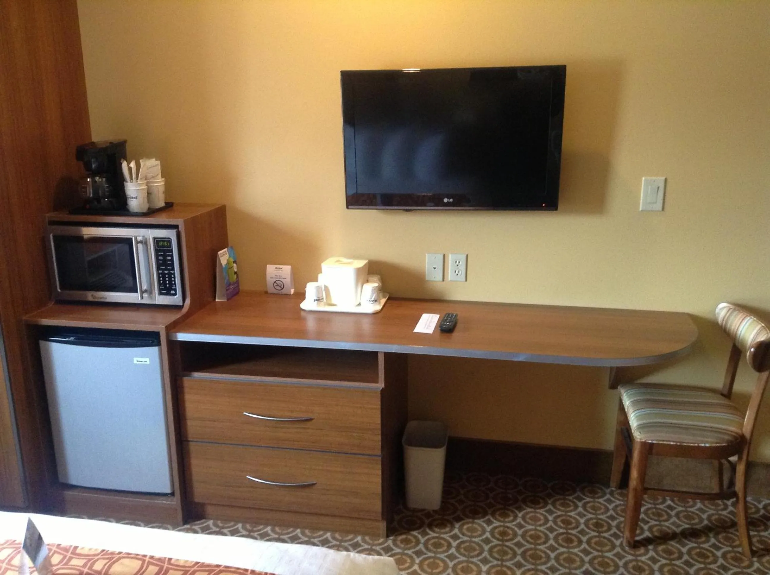 Kitchen or kitchenette in Microtel by Wyndham South Bend Notre Dame University