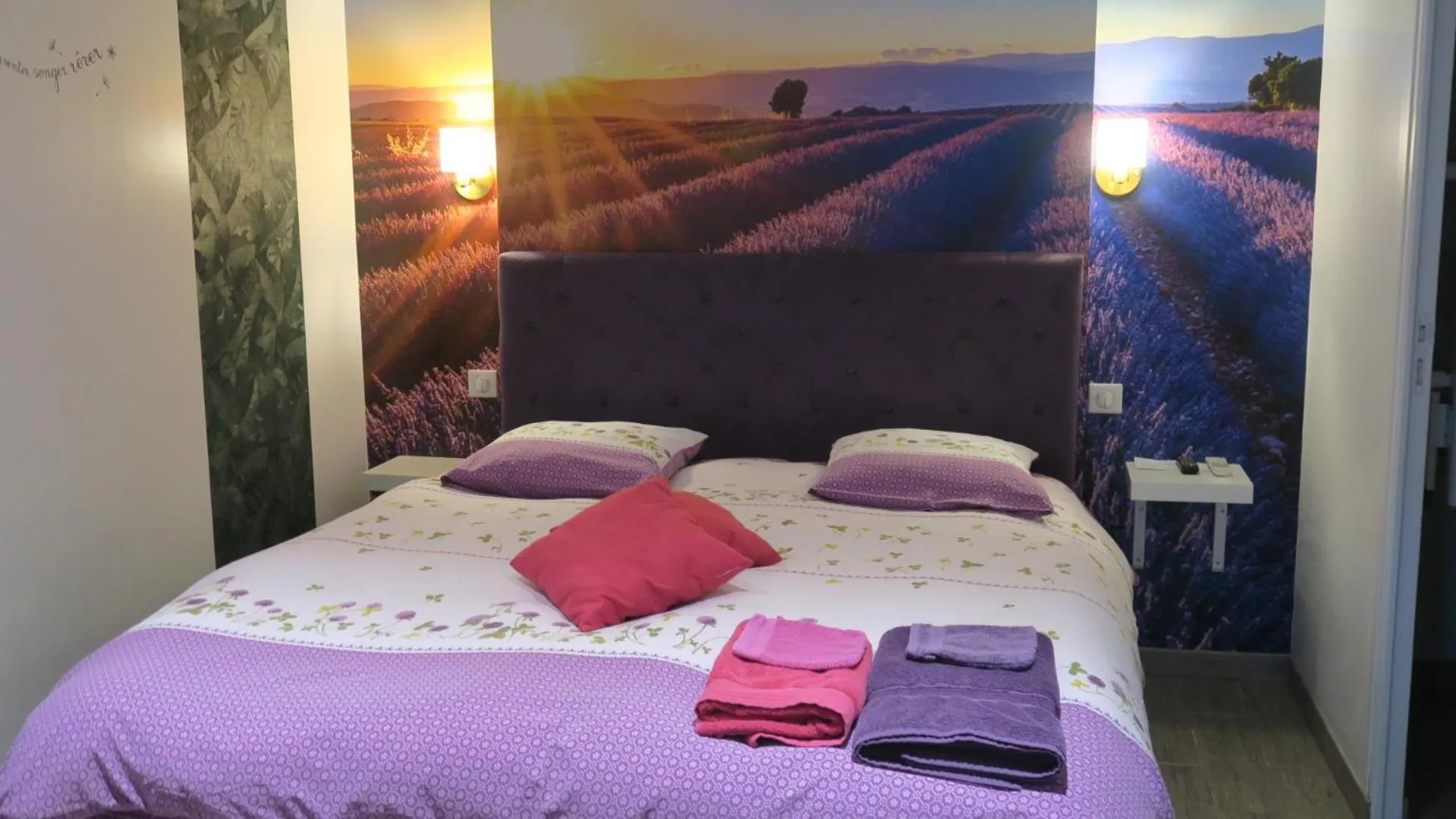 Bedroom, Bed in Les Victoriennes