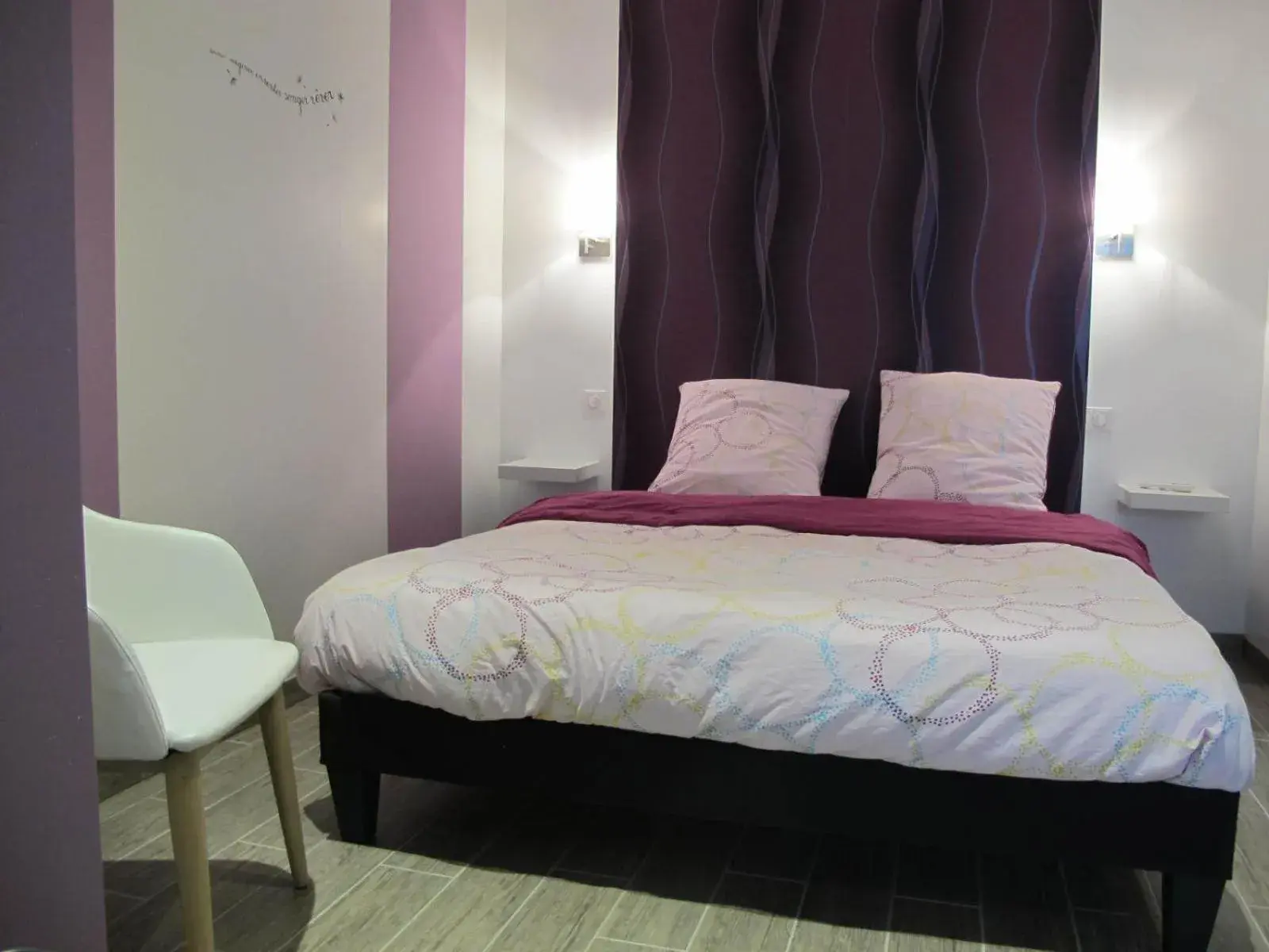 Large Double Room in Les Victoriennes Large Double Room in Les Victoriennes