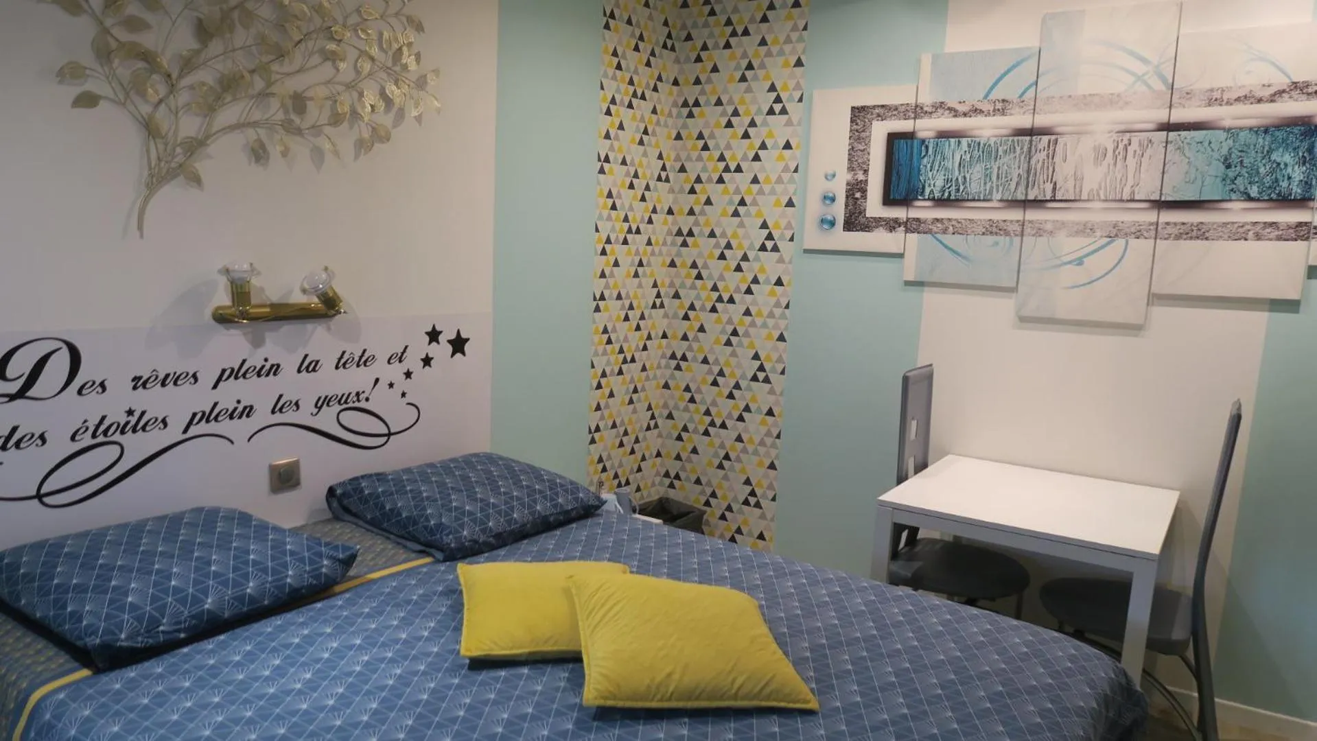 Bedroom, Bed in Les Victoriennes