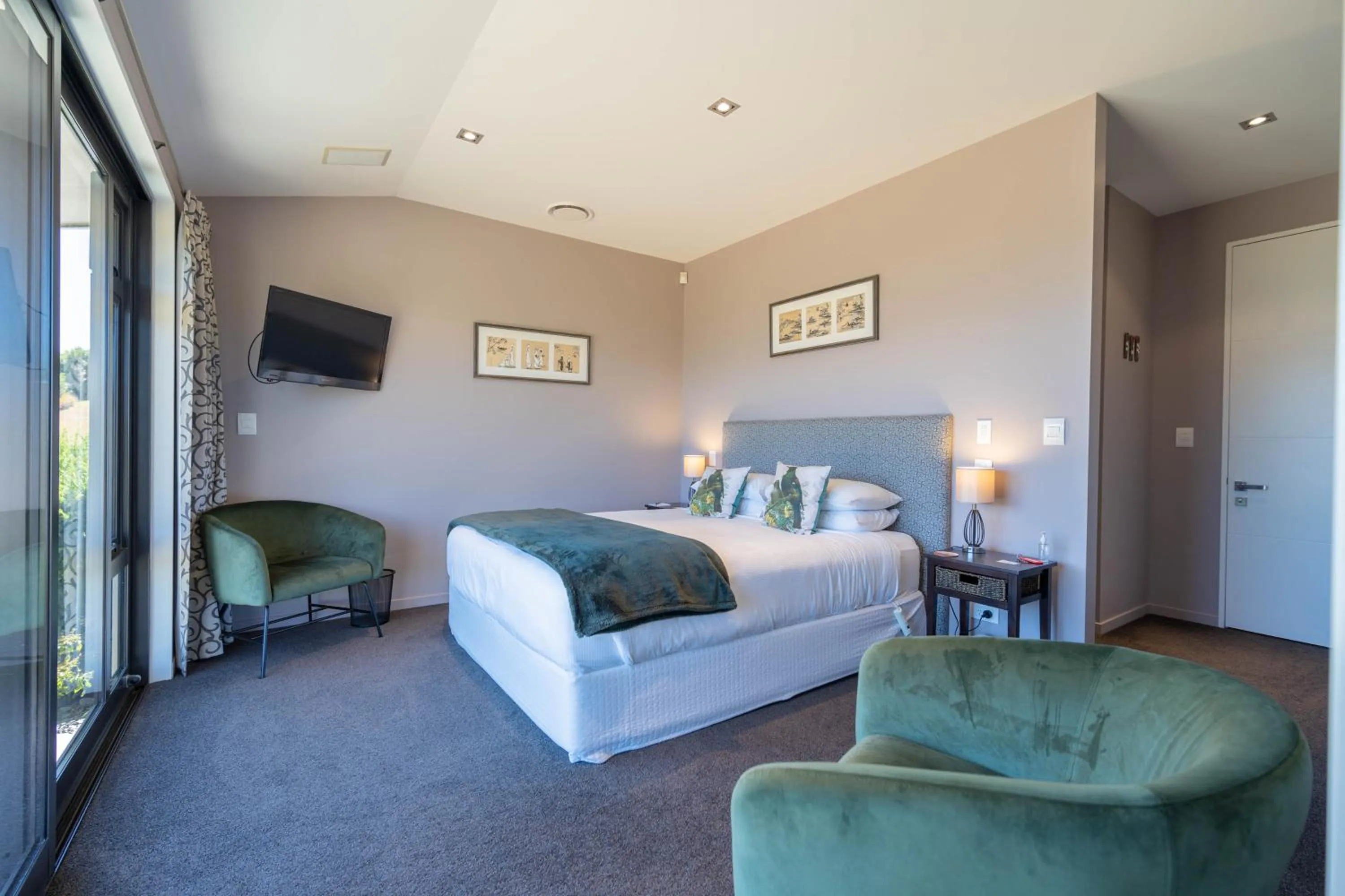 Bedroom, Bed in High Leys Lodge