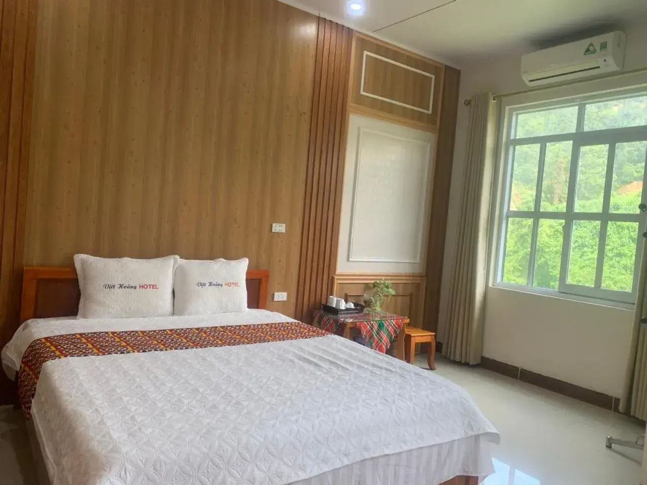 Double Room with Balcony in Viet Hoang Hotel Bao Lac Double Room with Balcony in Viet Hoang Hotel Bao Lac