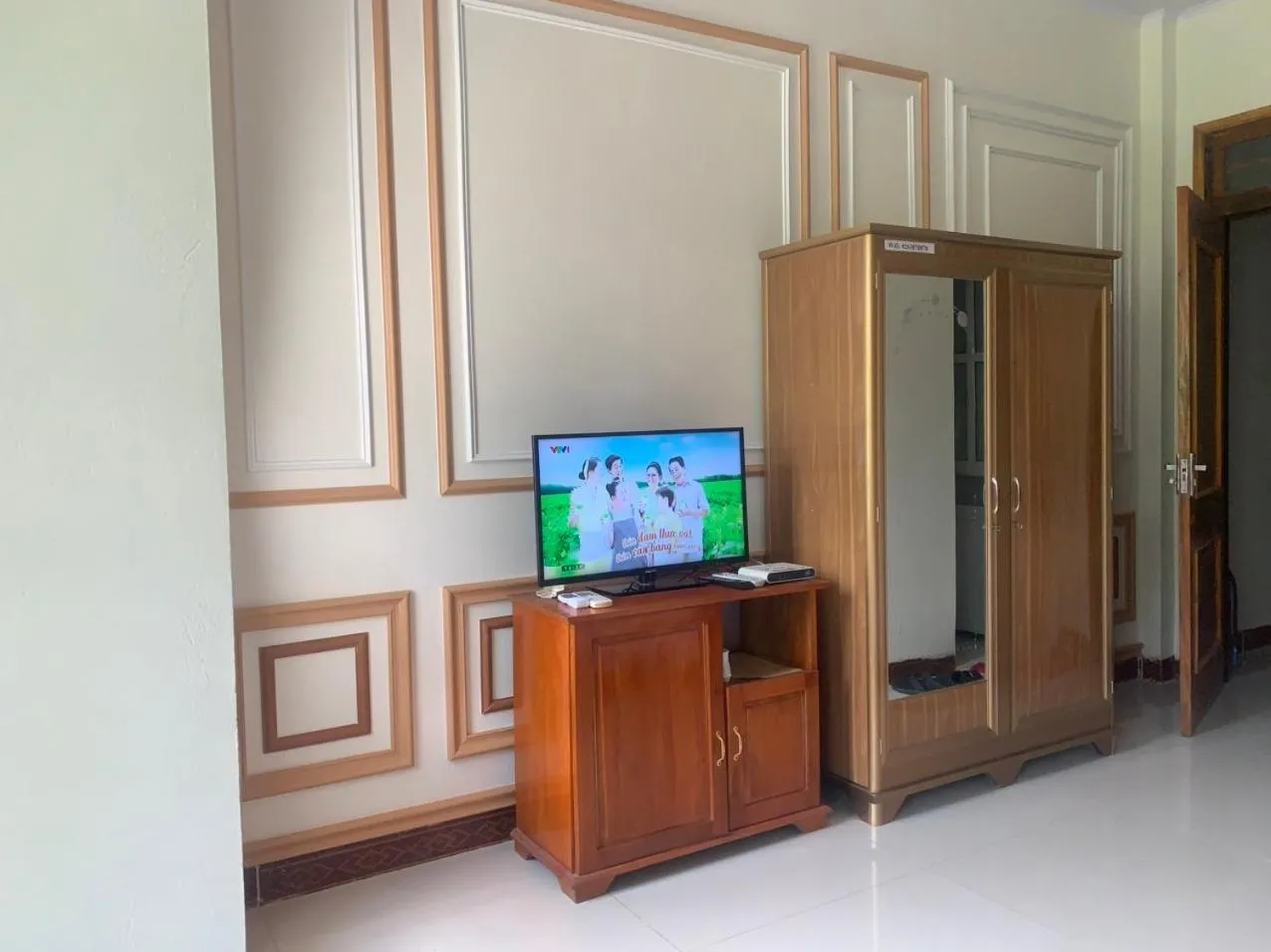 TV and multimedia in Viet Hoang Hotel Bao Lac