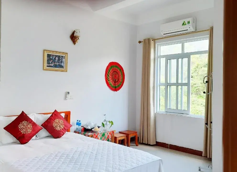 Double Room with Balcony in Viet Hoang Hotel Bao Lac Double Room with Balcony in Viet Hoang Hotel Bao Lac