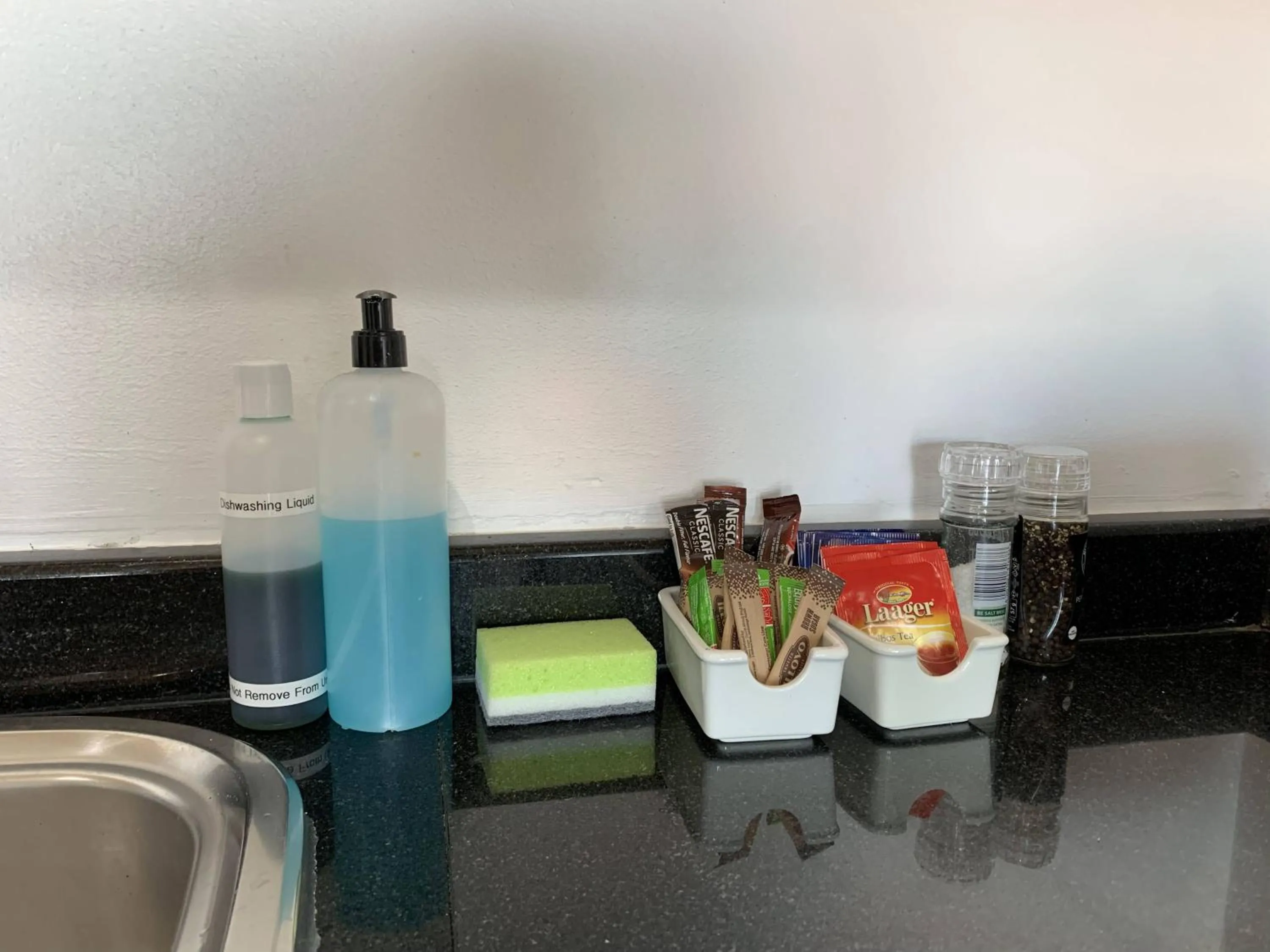 Coffee/tea facilities in The Sails G609