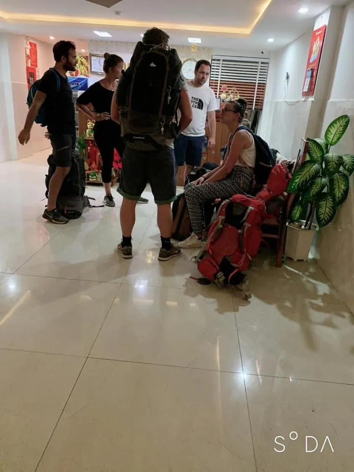 Communal lounge/ TV room in Hotel Hoàng Thịnh