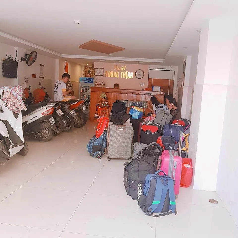 People in Hotel Hoàng Thịnh